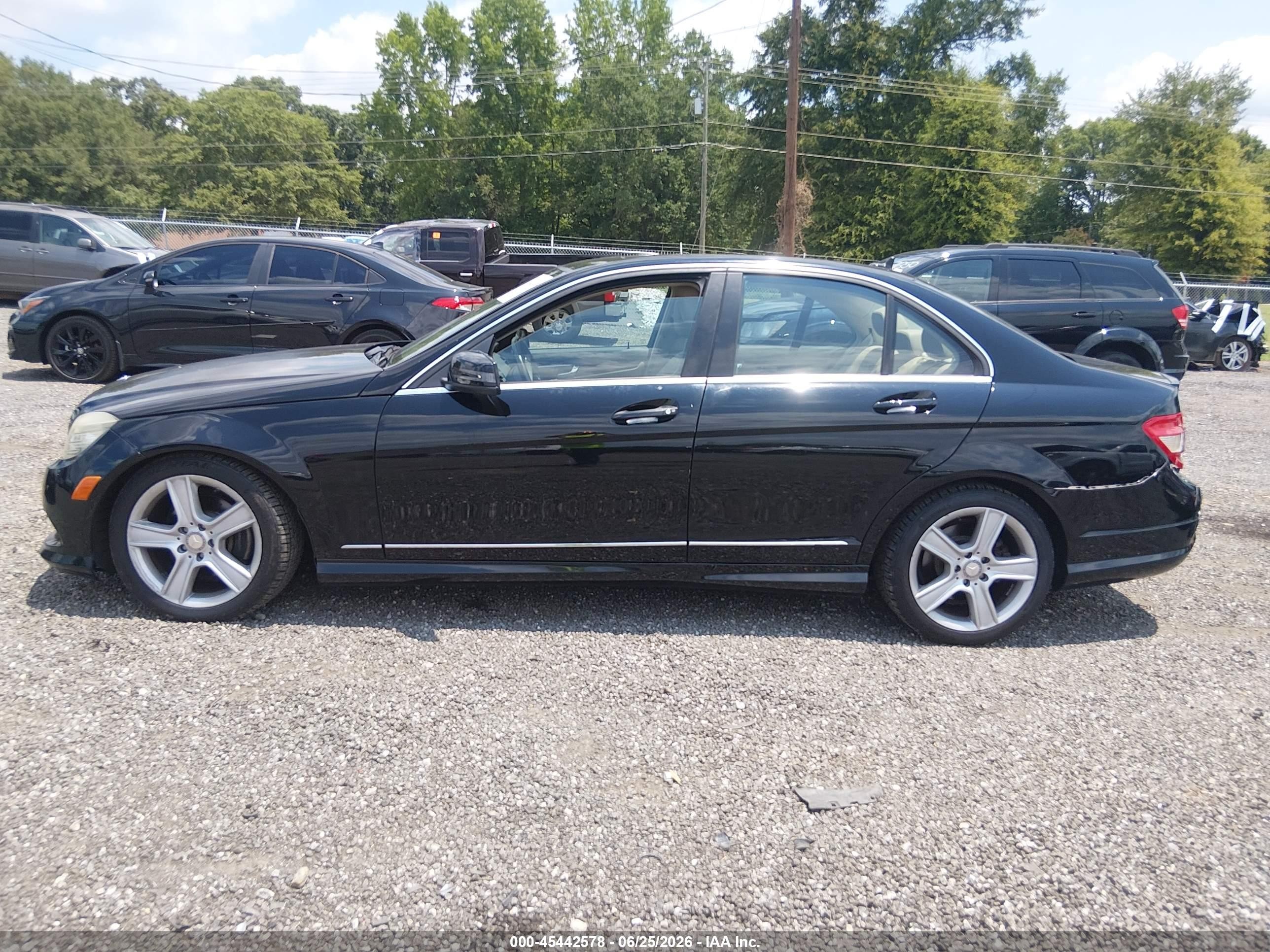 2011 Mercedes-benz C 300 Luxury 4matic/sport 4matic Черный vin: WDDGF8BB2BR174635