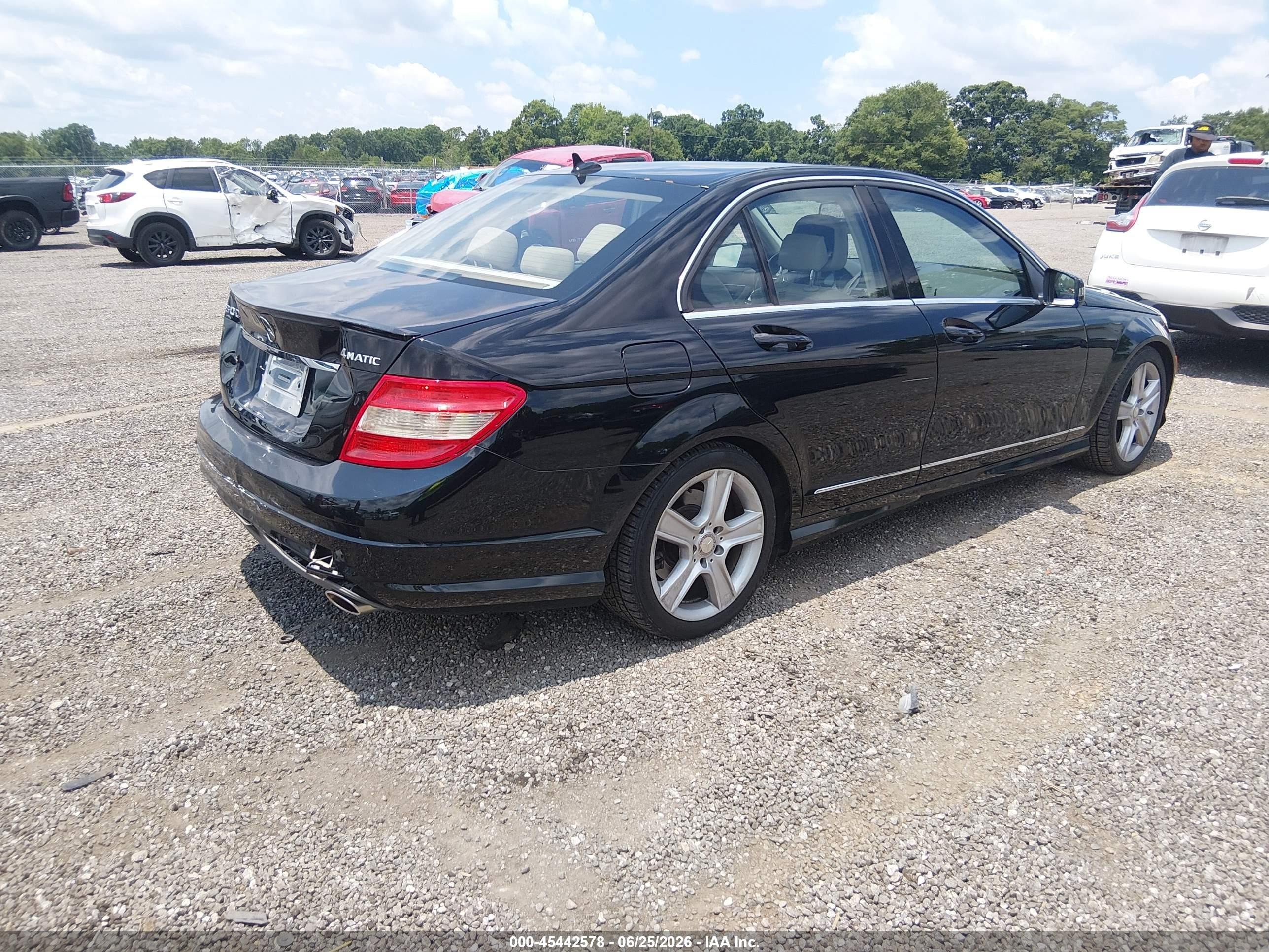 2011 Mercedes-benz C 300 Luxury 4matic/sport 4matic Черный vin: WDDGF8BB2BR174635