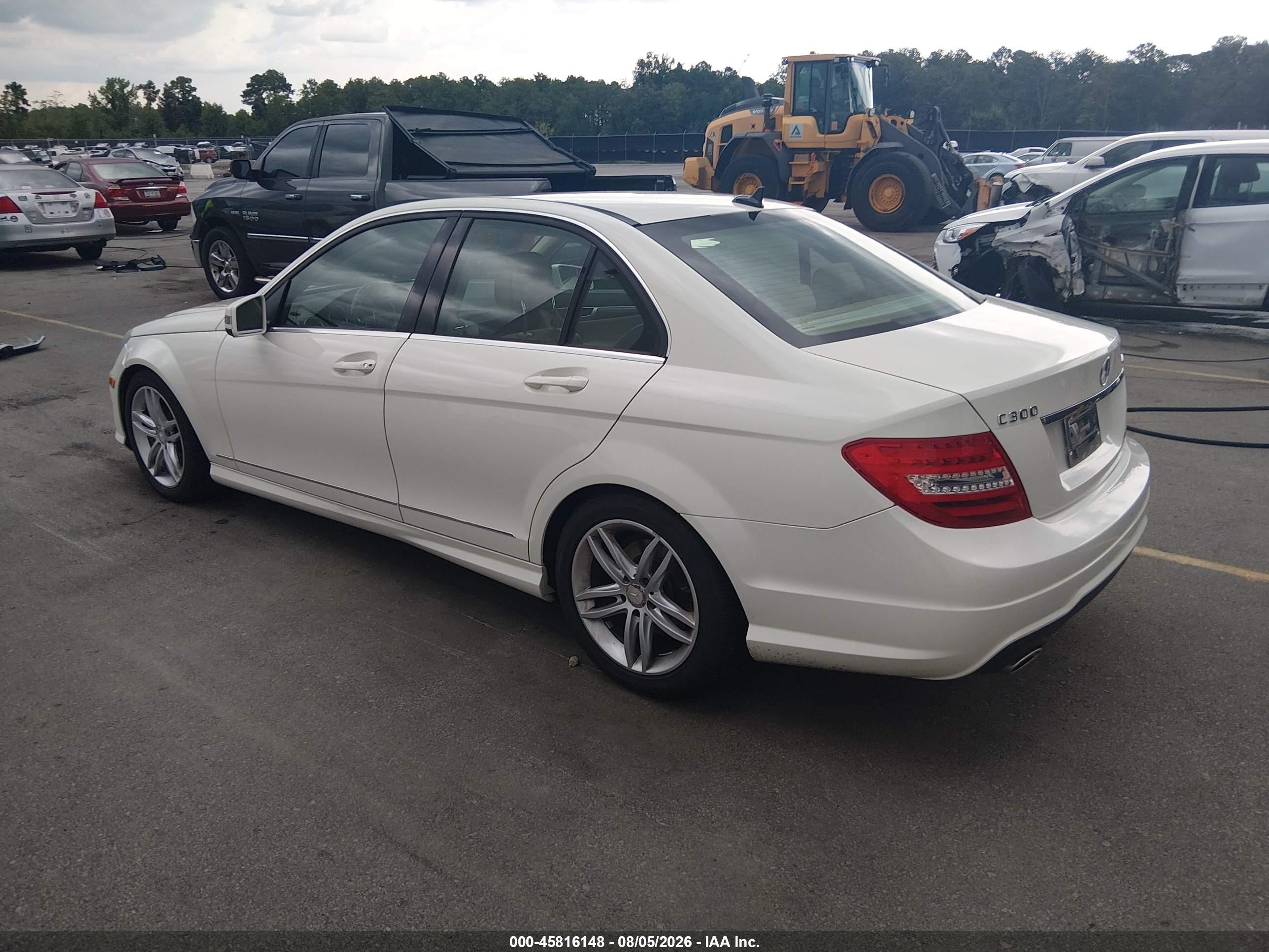 2012 Mercedes-benz C 300 Sport 4matic White vin: WDDGF8BB2CF915644