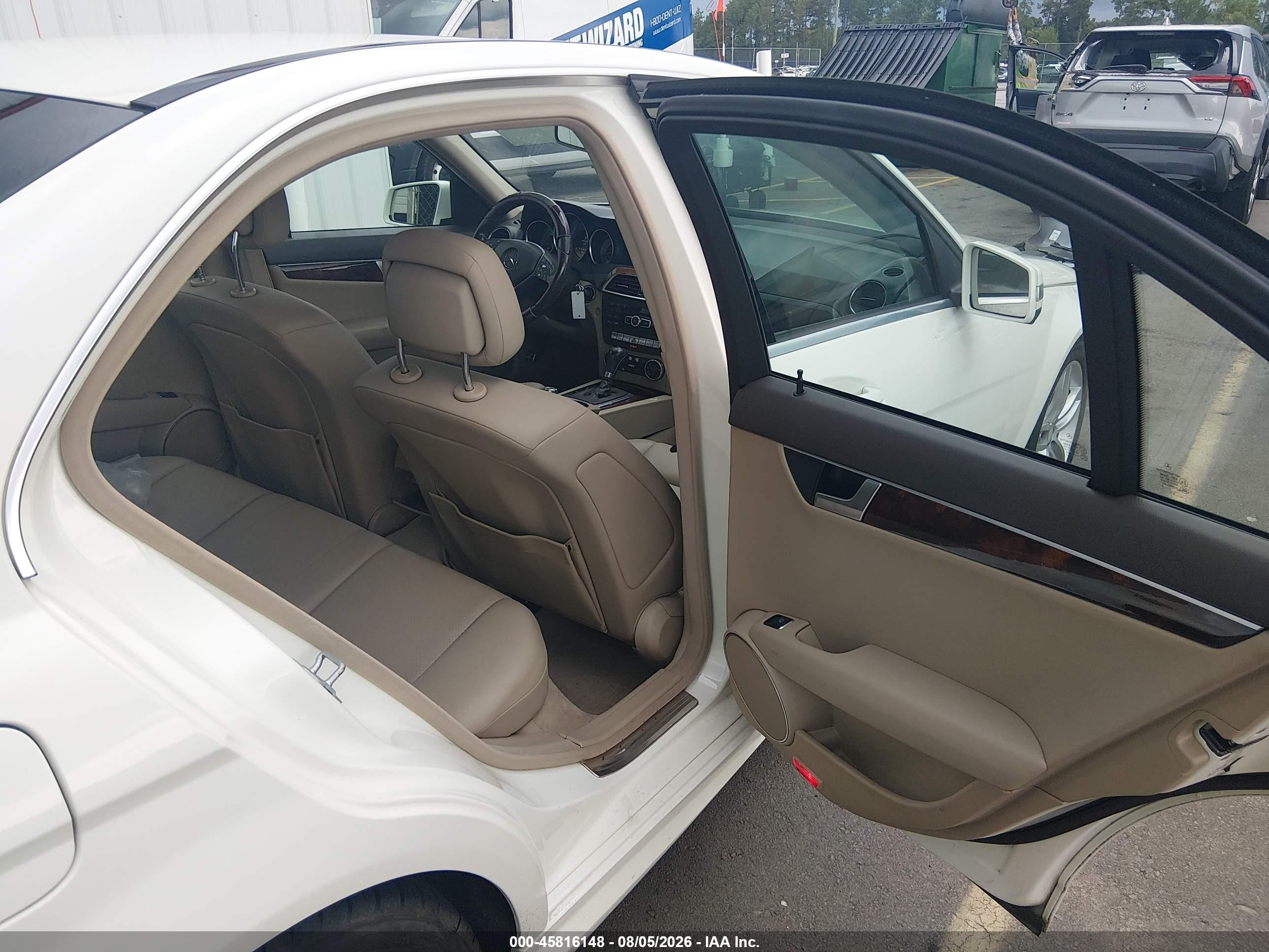 2012 Mercedes-benz C 300 Sport 4matic White vin: WDDGF8BB2CF915644