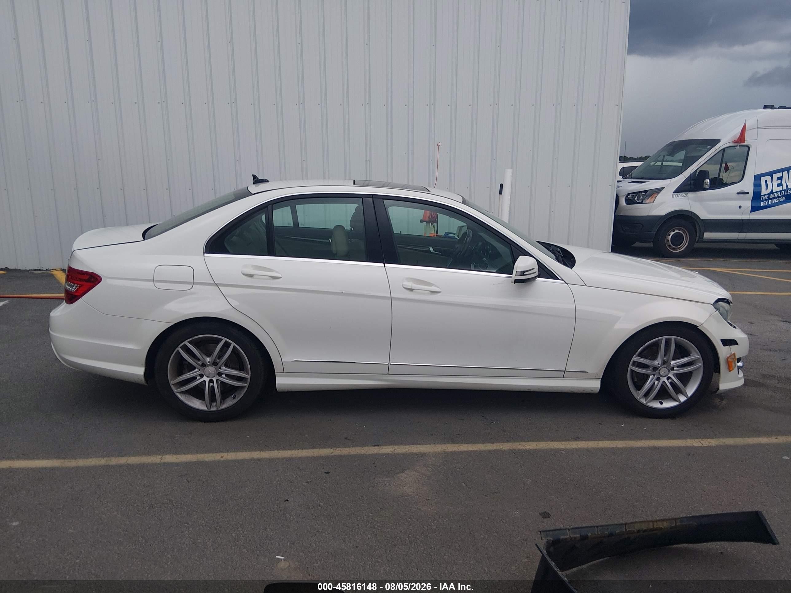 2012 Mercedes-benz C 300 Sport 4matic White vin: WDDGF8BB2CF915644