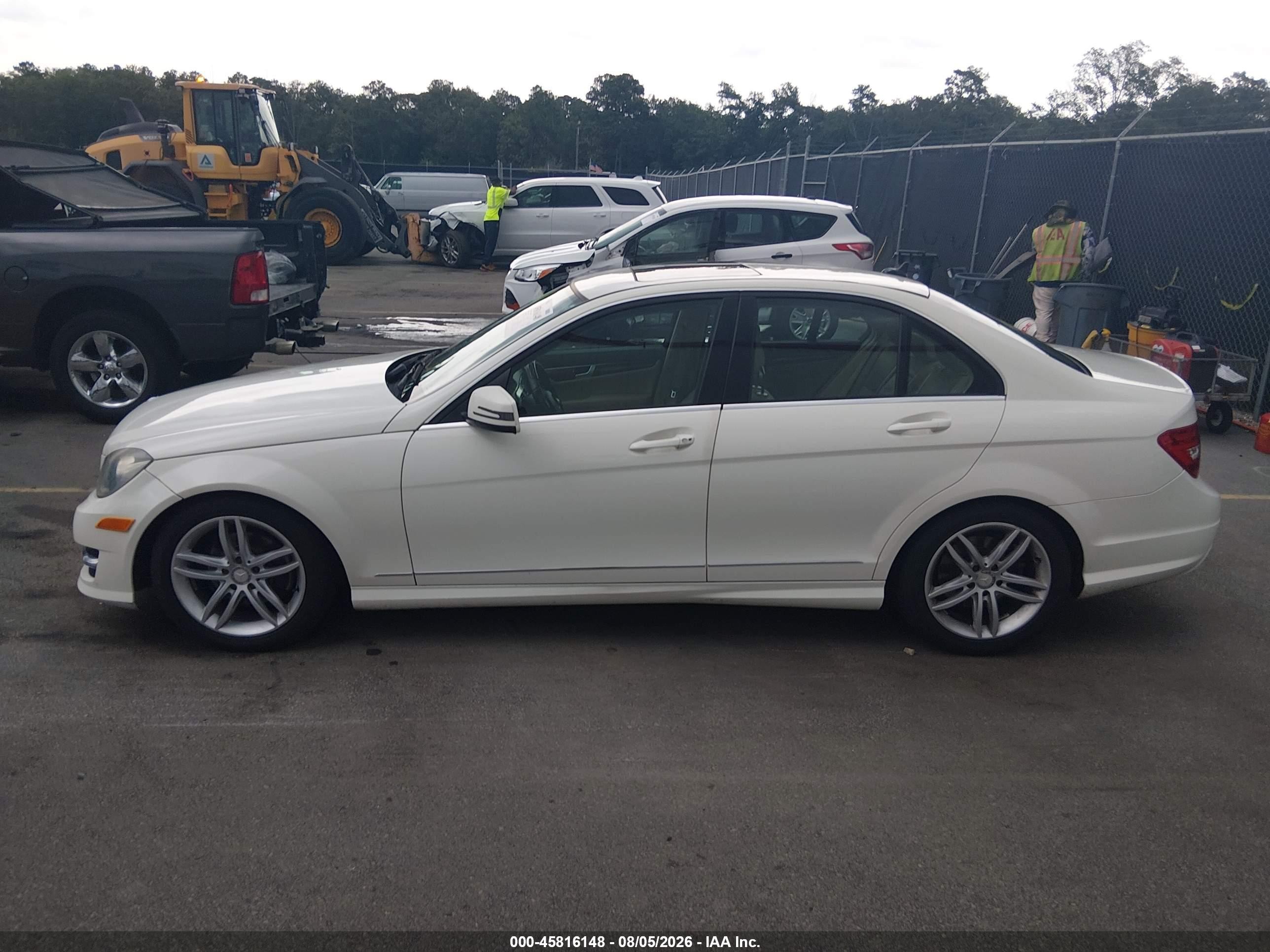2012 Mercedes-benz C 300 Sport 4matic White vin: WDDGF8BB2CF915644