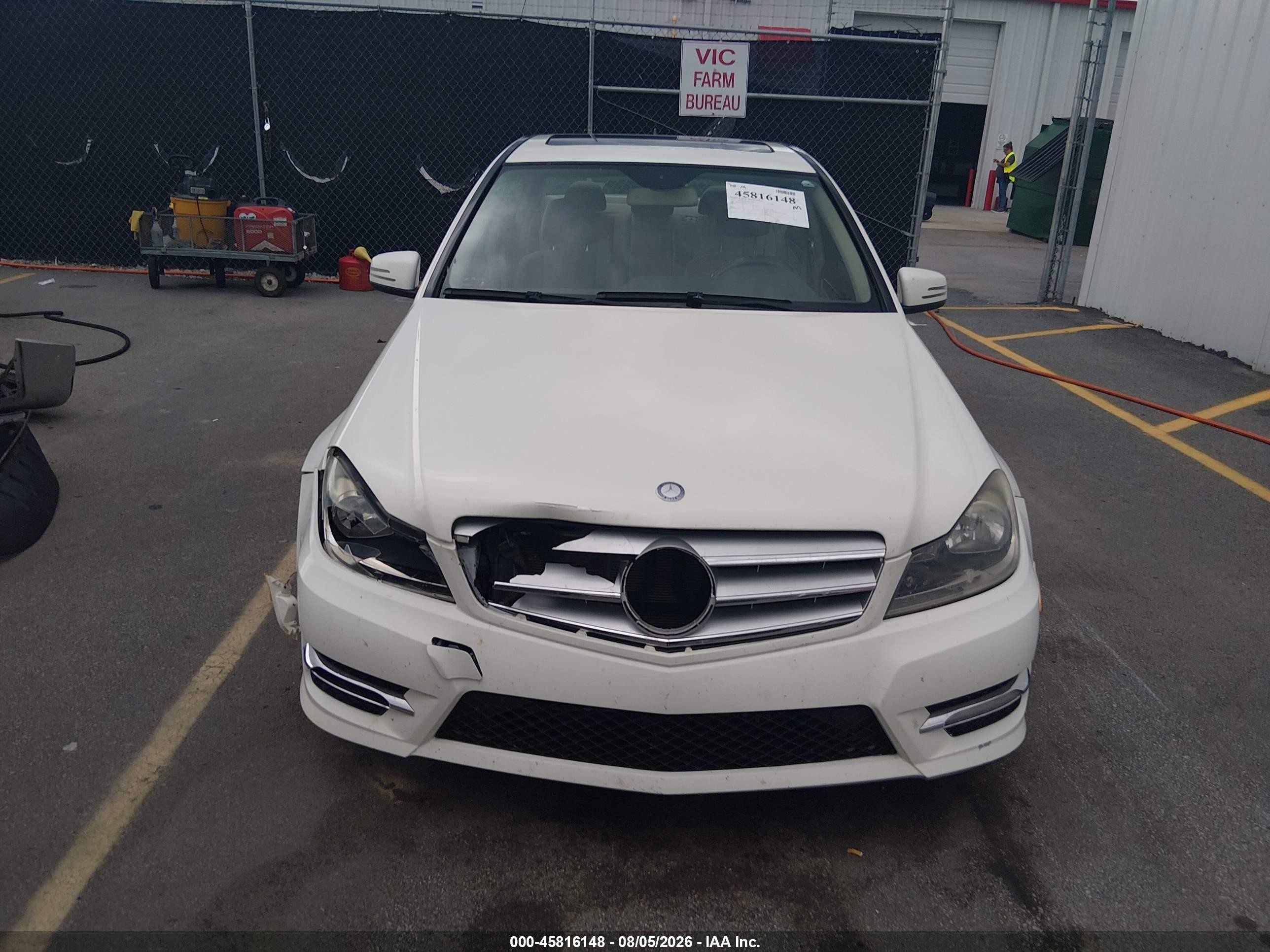 2012 Mercedes-benz C 300 Sport 4matic White vin: WDDGF8BB2CF915644