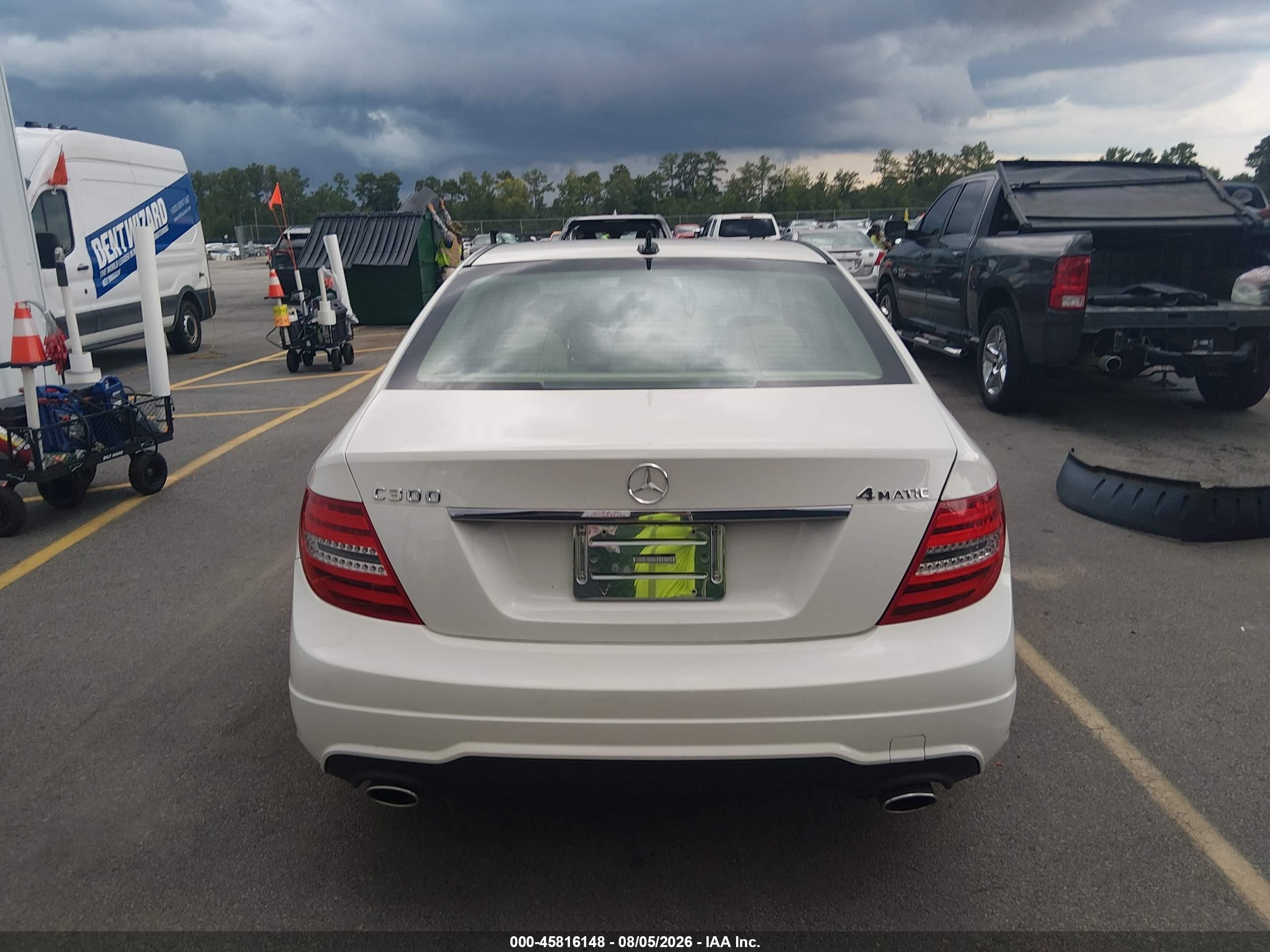 2012 Mercedes-benz C 300 Sport 4matic White vin: WDDGF8BB2CF915644