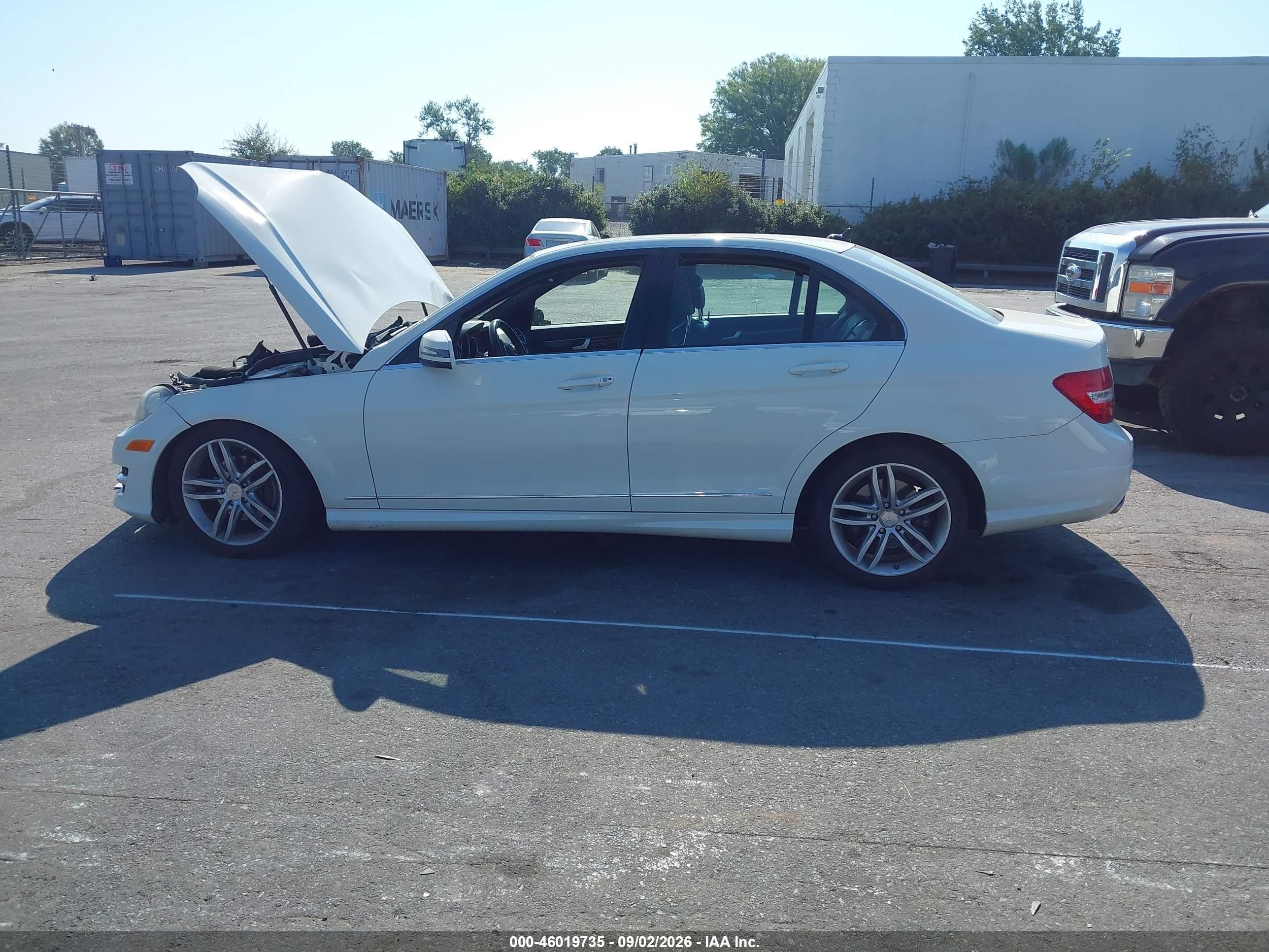2012 Mercedes-benz C 300 Luxury 4matic/sport 4matic White vin: WDDGF8BB2CR192523