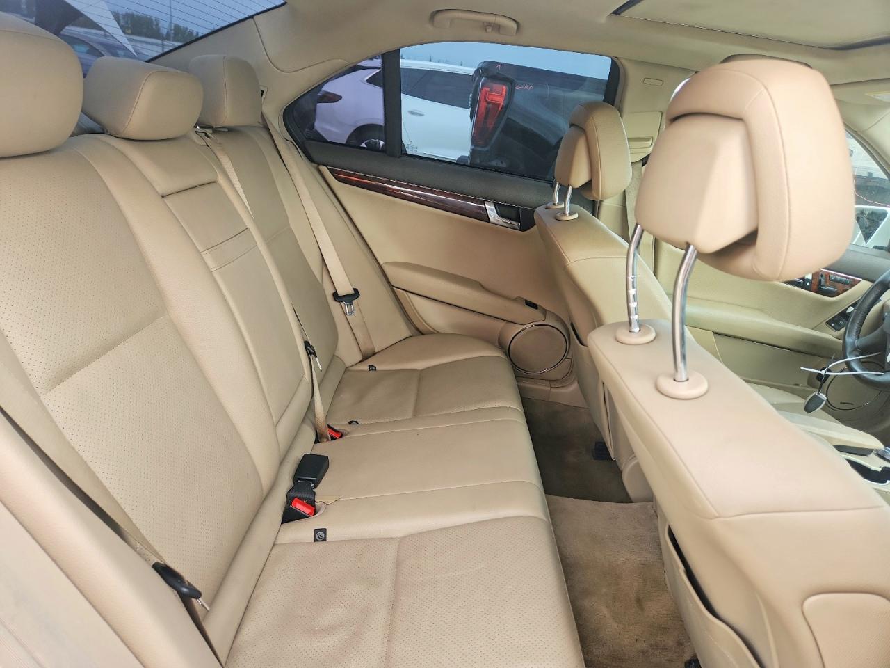 2010 Mercedes-benz C 300 4matic White vin: WDDGF8BB3AF378506