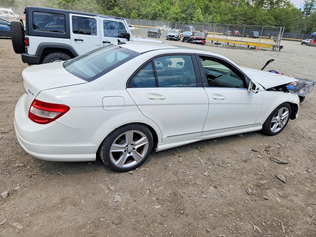 2010 Mercedes-benz C 300 4matic White vin: WDDGF8BB3AF409558