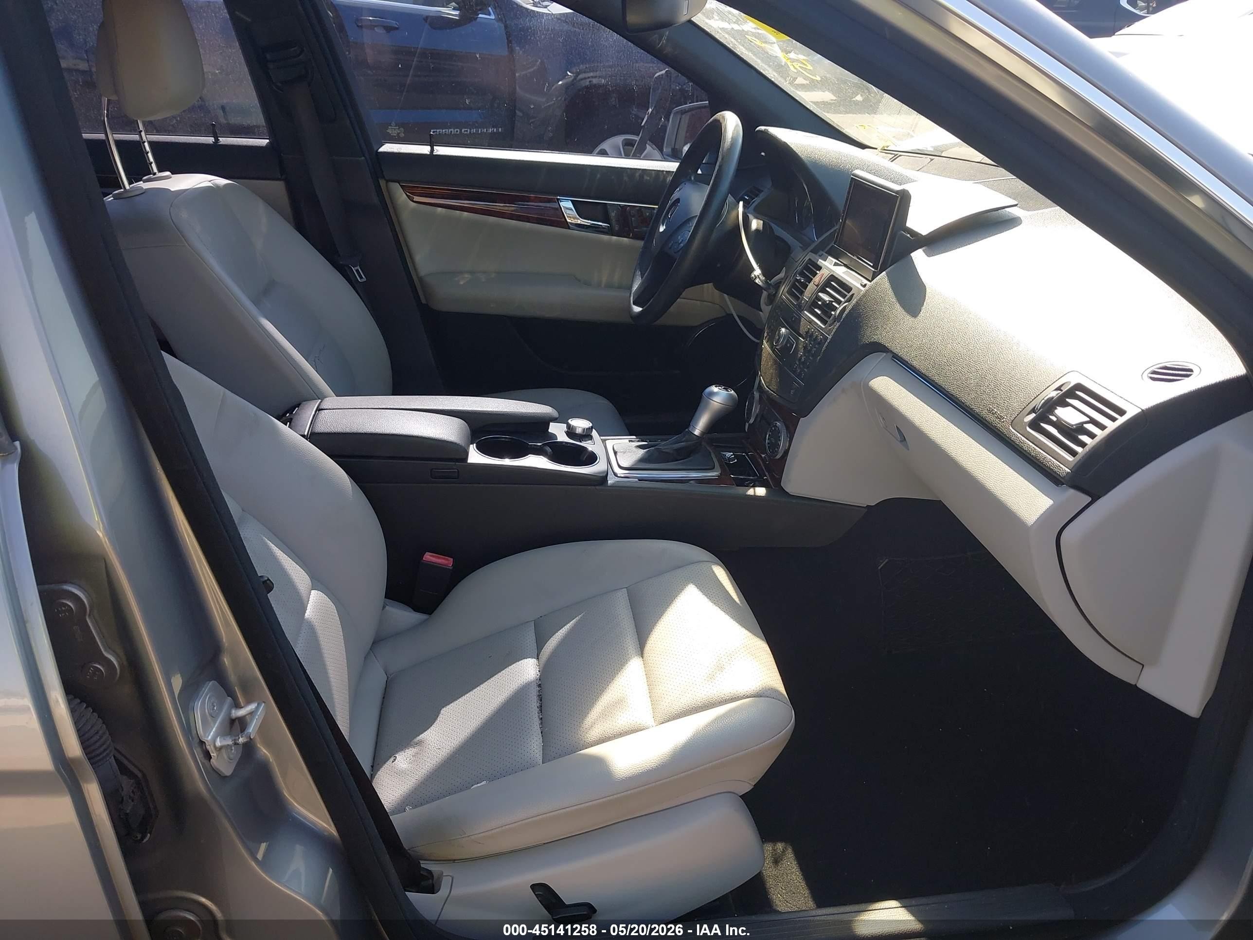 2010 Mercedes-benz C 300 Sport 4matic Серебряный vin: WDDGF8BB3AF439594