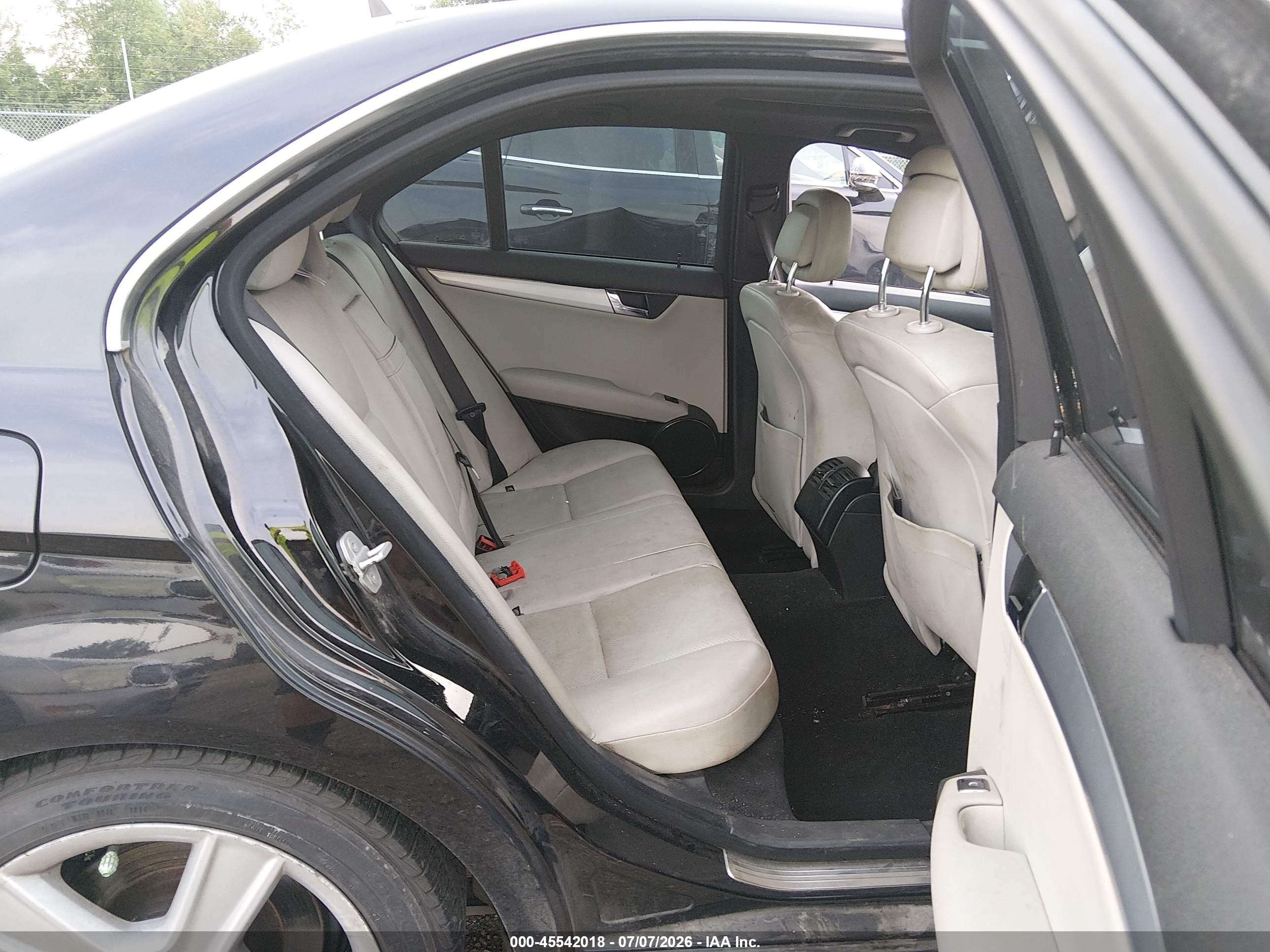 2010 Mercedes-benz C 300 Luxury 4matic/sport 4matic Black vin: WDDGF8BB3AF468612