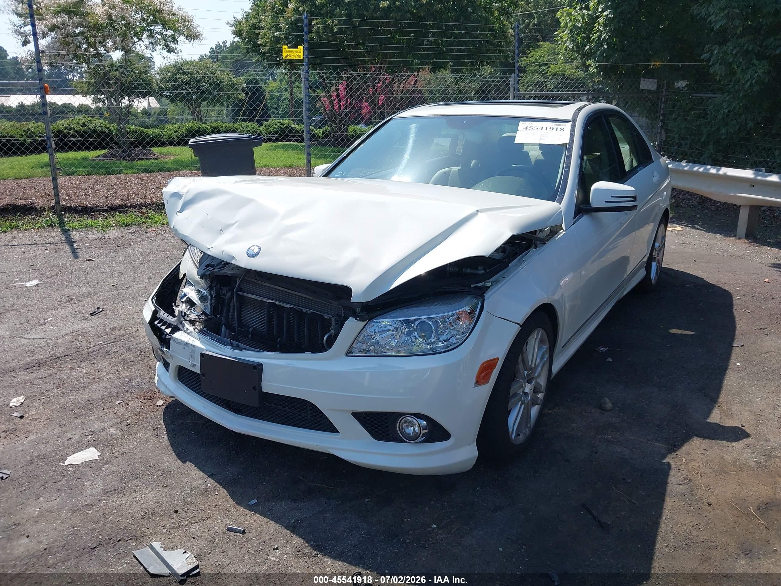 2010 Mercedes-benz C 300 Luxury 4matic/sport 4matic White vin: WDDGF8BB3AR105824