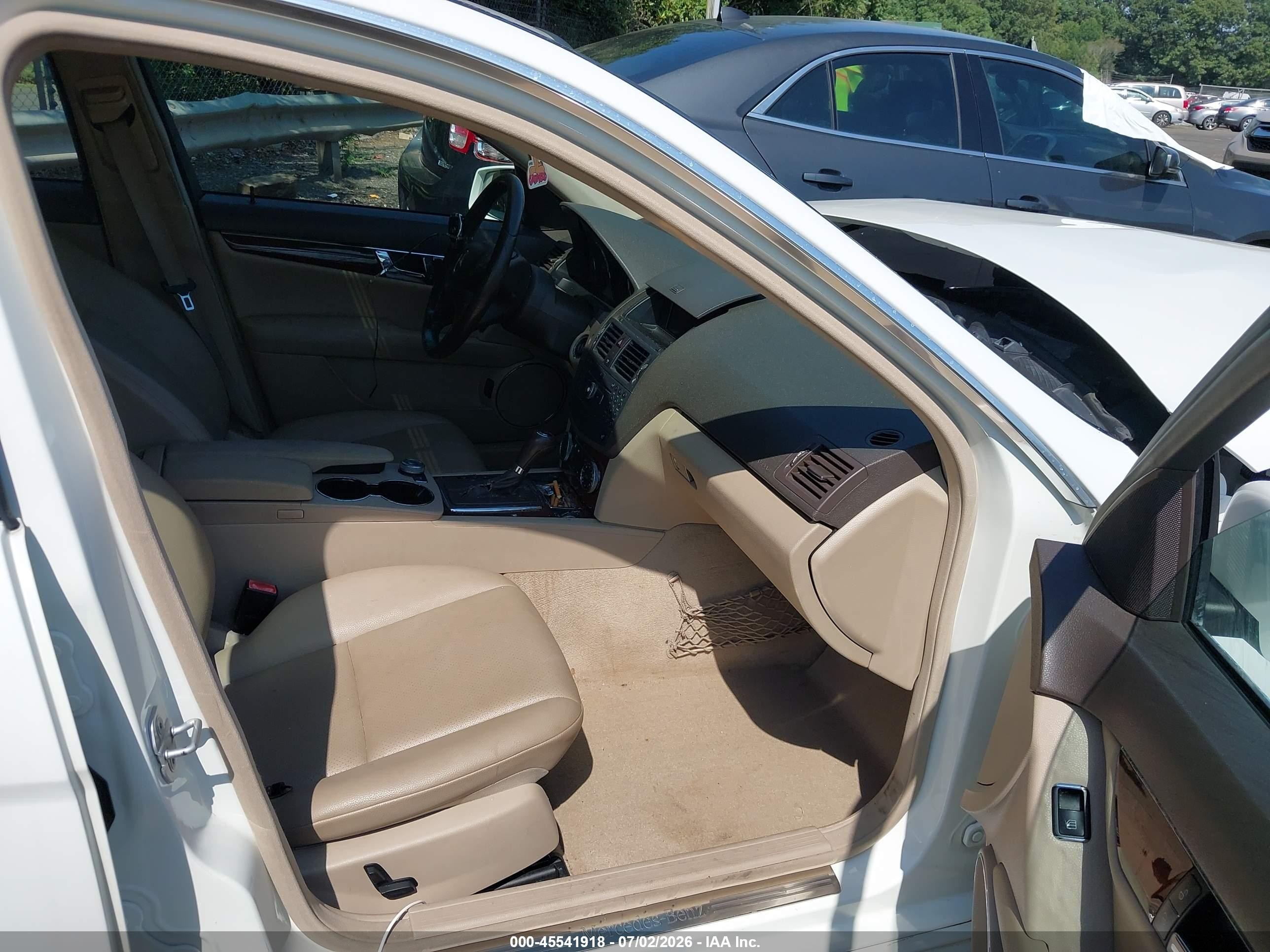 2010 Mercedes-benz C 300 Luxury 4matic/sport 4matic White vin: WDDGF8BB3AR105824