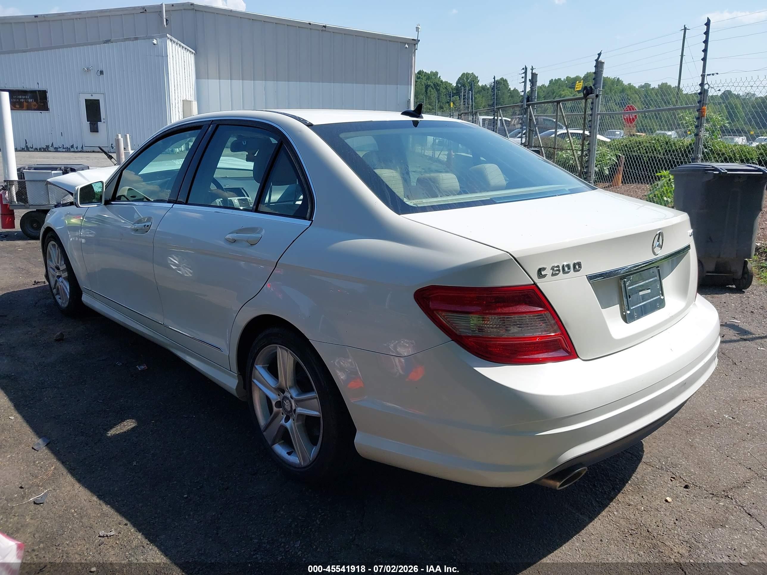 2010 Mercedes-benz C 300 Luxury 4matic/sport 4matic White vin: WDDGF8BB3AR105824