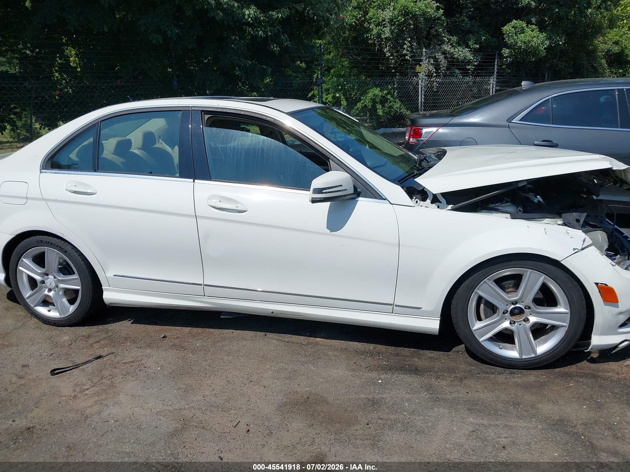 2010 Mercedes-benz C 300 Luxury 4matic/sport 4matic White vin: WDDGF8BB3AR105824