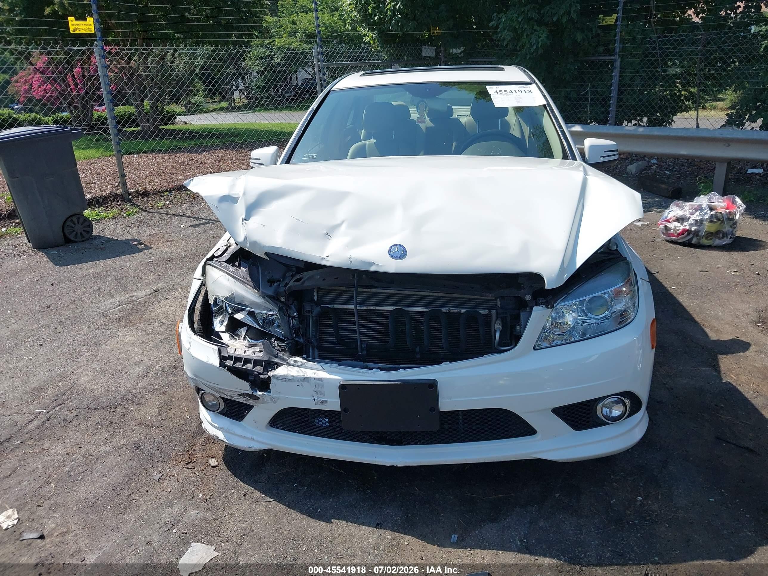 2010 Mercedes-benz C 300 Luxury 4matic/sport 4matic White vin: WDDGF8BB3AR105824