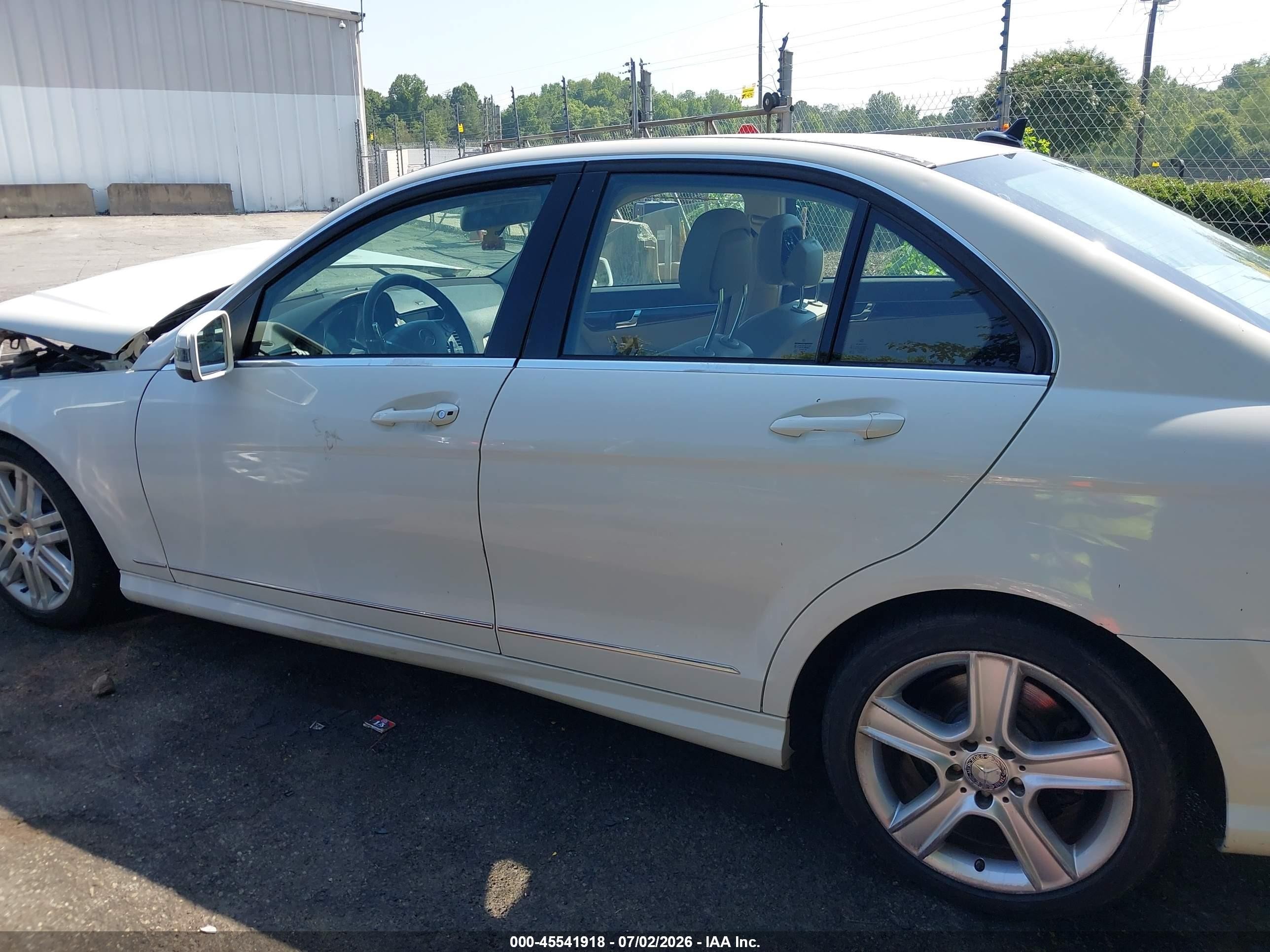2010 Mercedes-benz C 300 Luxury 4matic/sport 4matic White vin: WDDGF8BB3AR105824
