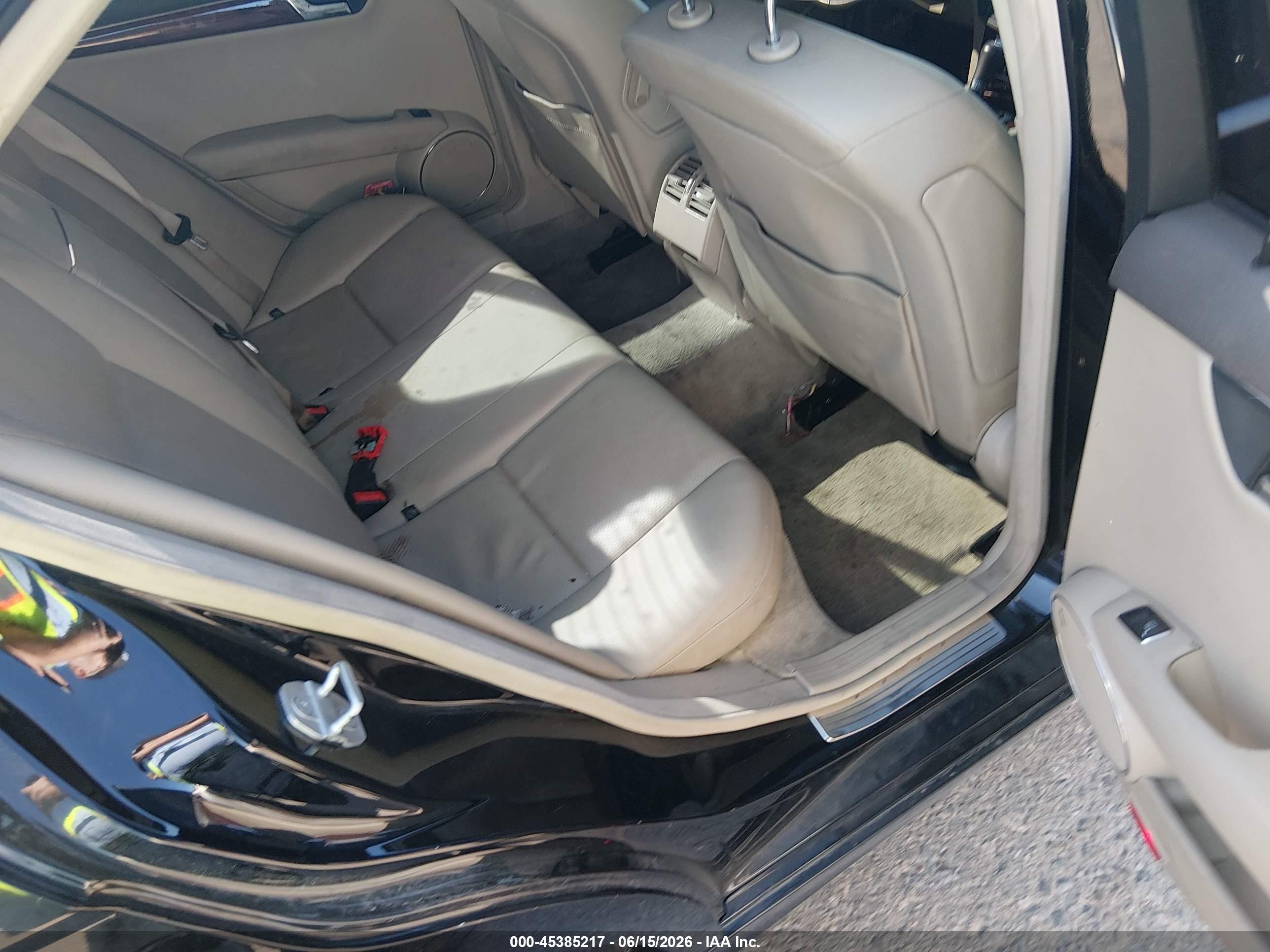 2011 Mercedes-benz C 300 Luxury 4matic Black vin: WDDGF8BB3BR133432