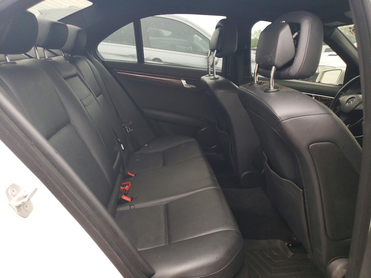 2011 Mercedes-benz C 300 4matic Белый vin: WDDGF8BB3BR133589