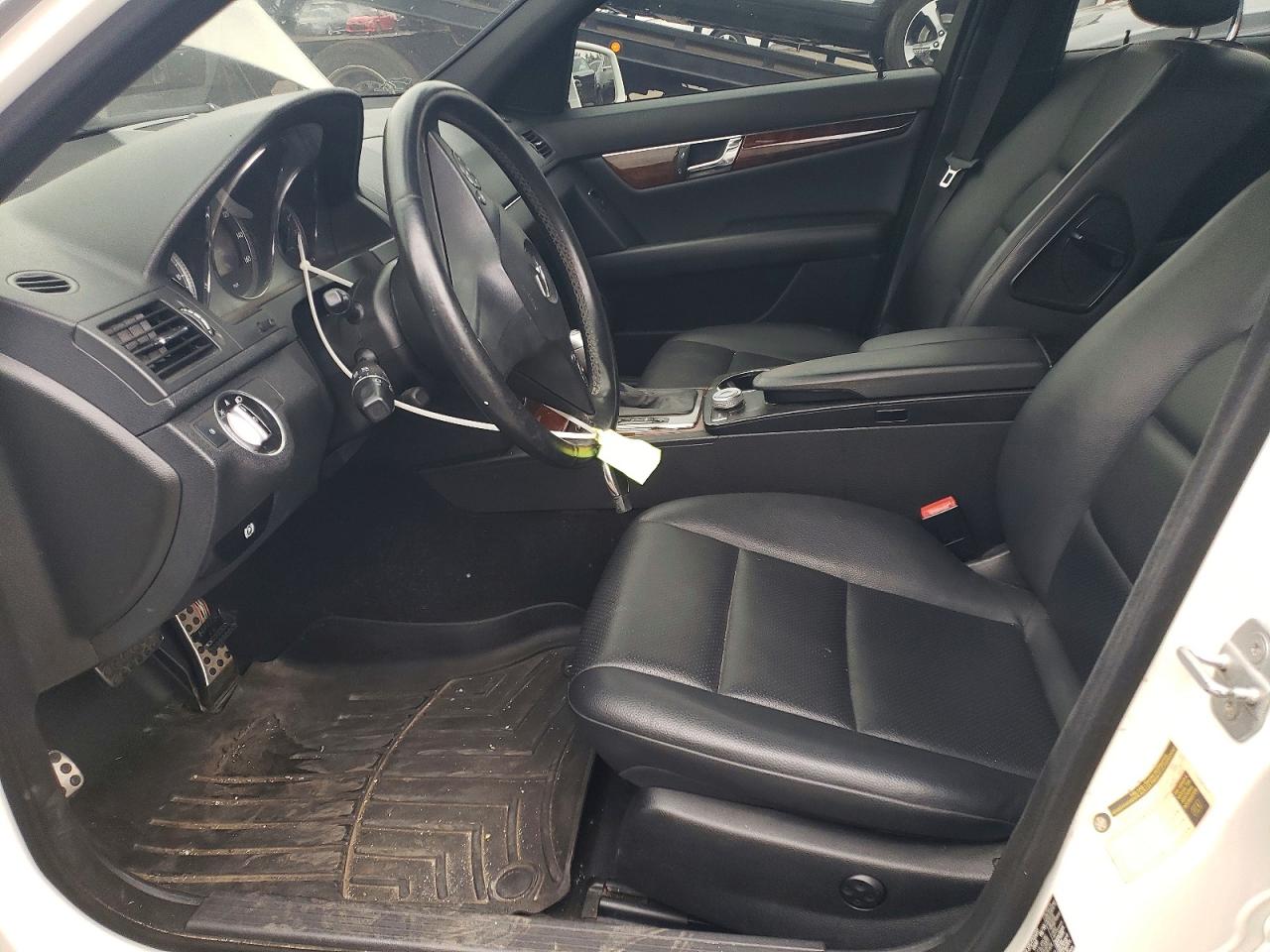 2011 Mercedes-benz C 300 4matic Белый vin: WDDGF8BB3BR133589