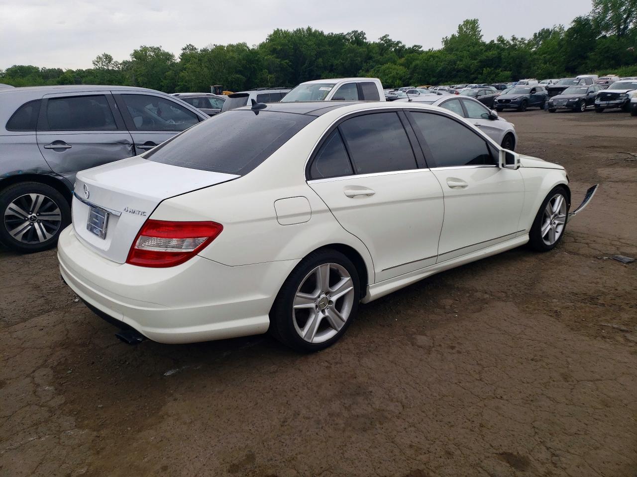 2011 Mercedes-benz C 300 4matic Белый vin: WDDGF8BB3BR133589