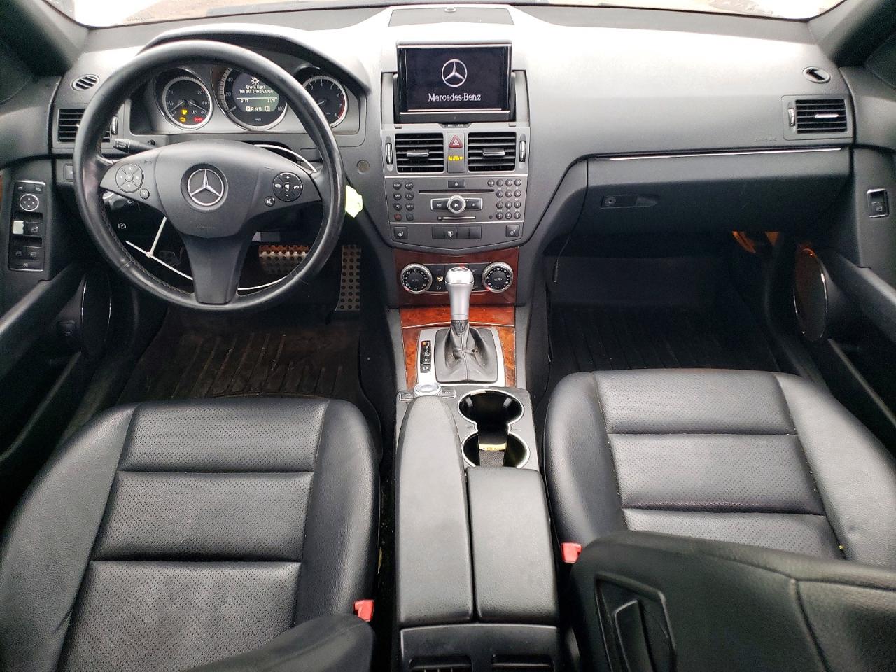2011 Mercedes-benz C 300 4matic Белый vin: WDDGF8BB3BR133589