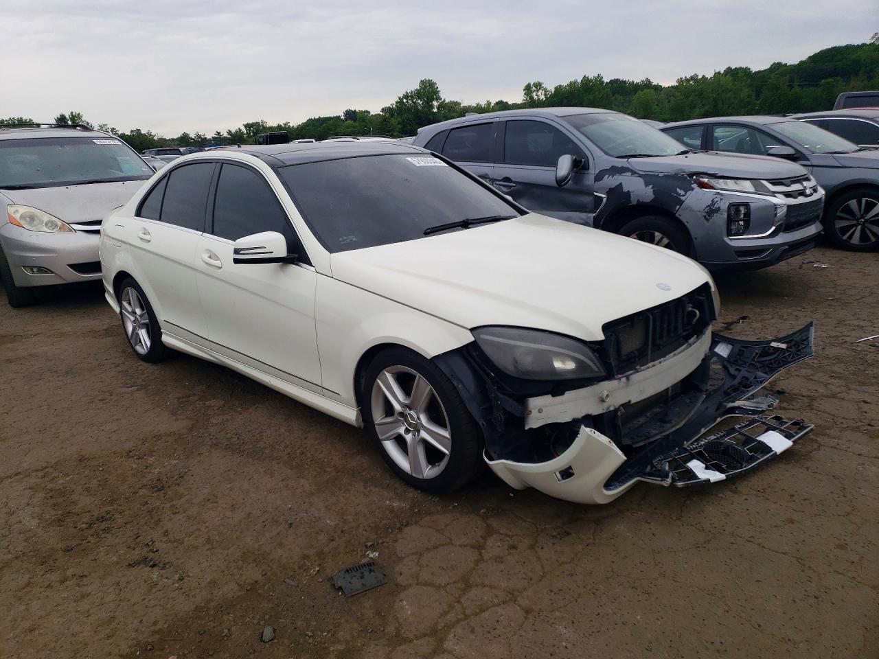 2011 Mercedes-benz C 300 4matic Белый vin: WDDGF8BB3BR133589