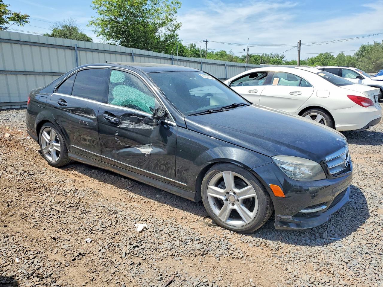 2011 Mercedes-benz 300c Черный vin: WDDGF8BB3BR133950