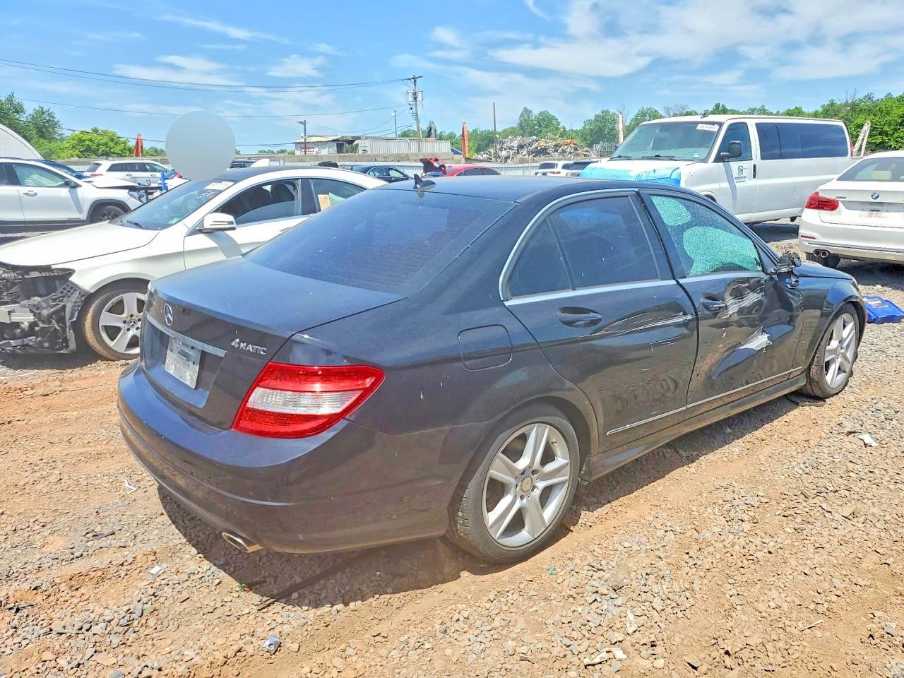 2011 Mercedes-benz 300c Черный vin: WDDGF8BB3BR133950