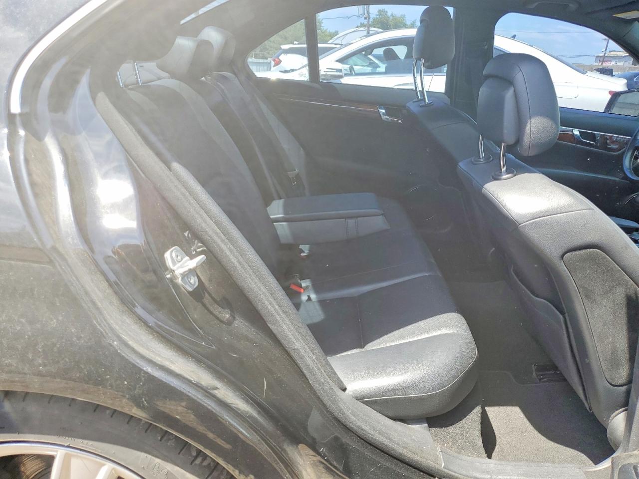 2011 Mercedes-benz 300c Черный vin: WDDGF8BB3BR133950