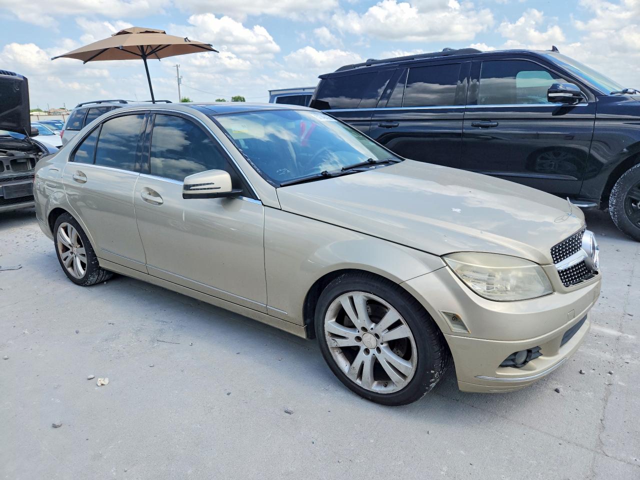 2011 Mercedes-benz C 300 4matic Beige vin: WDDGF8BB3BR138730