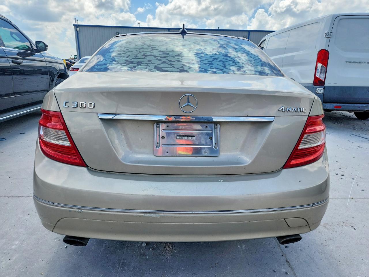 2011 Mercedes-benz C 300 4matic Beige vin: WDDGF8BB3BR138730