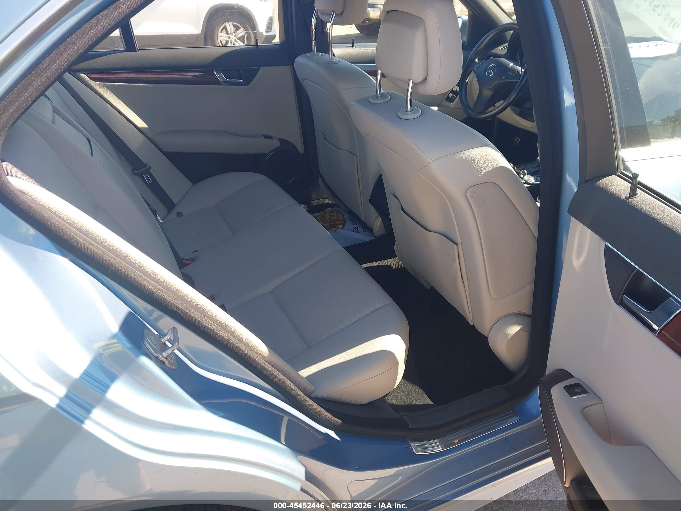 2011 Mercedes-benz C 300 Luxury 4matic/sport 4matic Blue vin: WDDGF8BB3BR173638