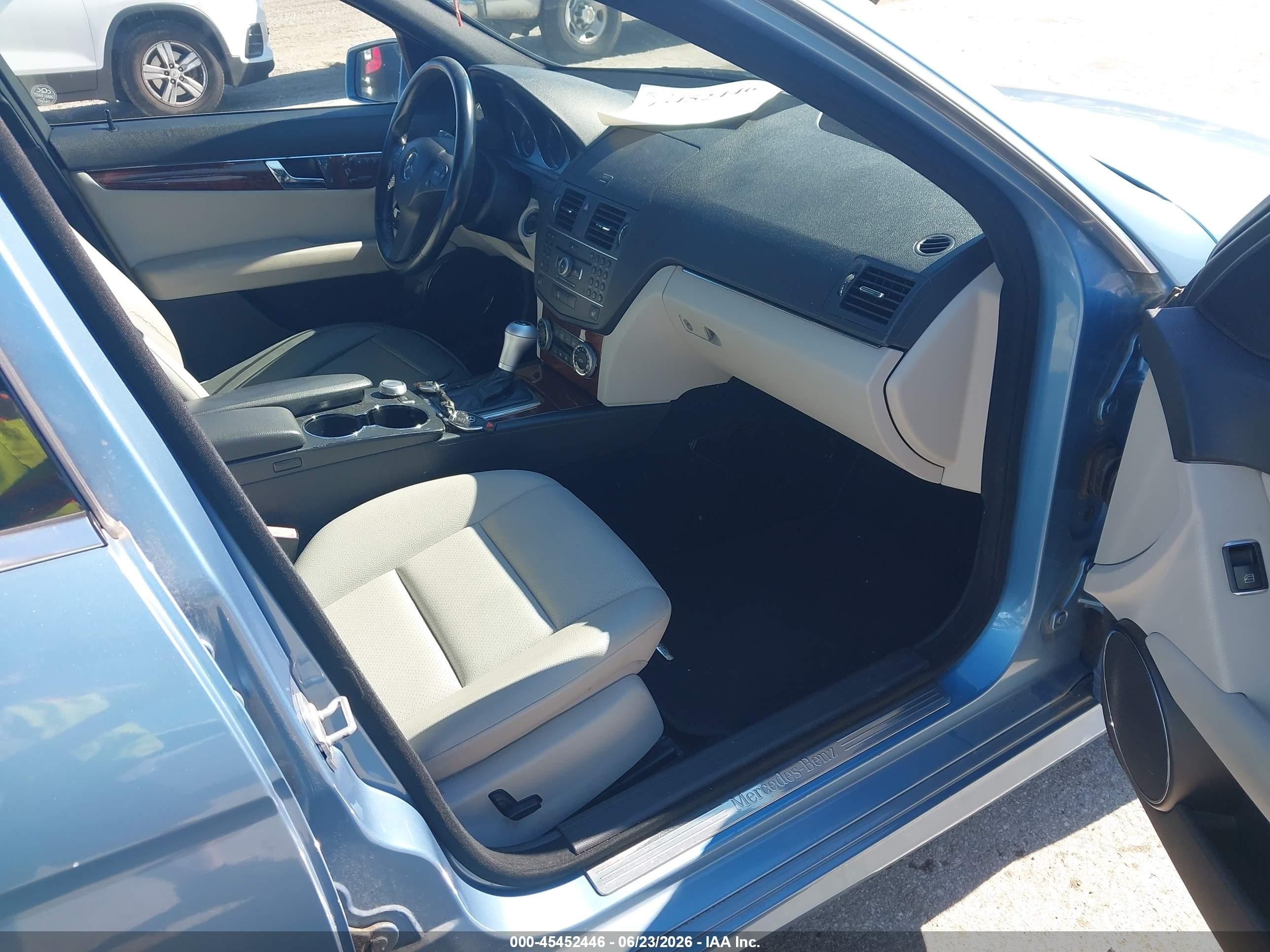 2011 Mercedes-benz C 300 Luxury 4matic/sport 4matic Blue vin: WDDGF8BB3BR173638