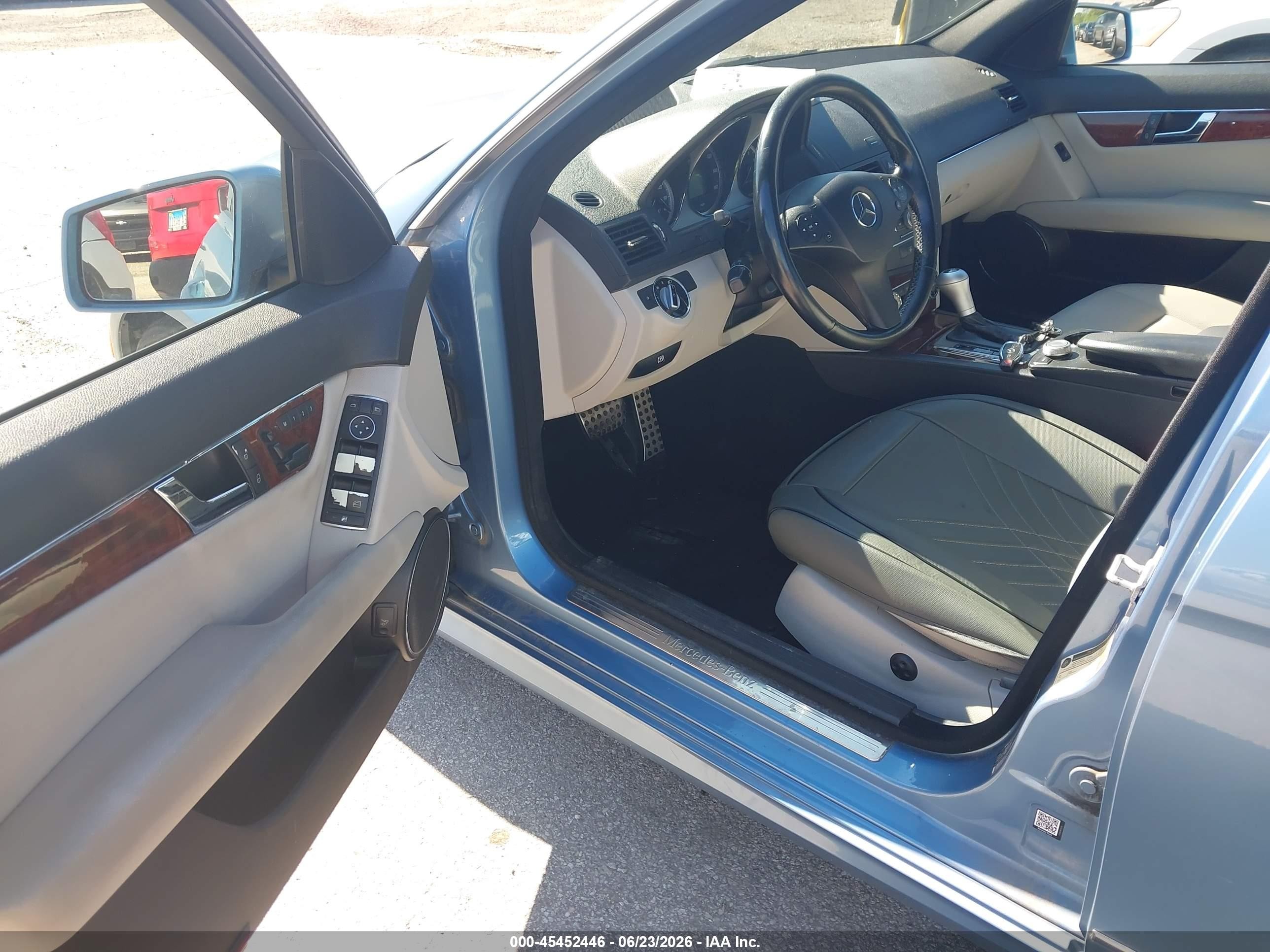2011 Mercedes-benz C 300 Luxury 4matic/sport 4matic Blue vin: WDDGF8BB3BR173638