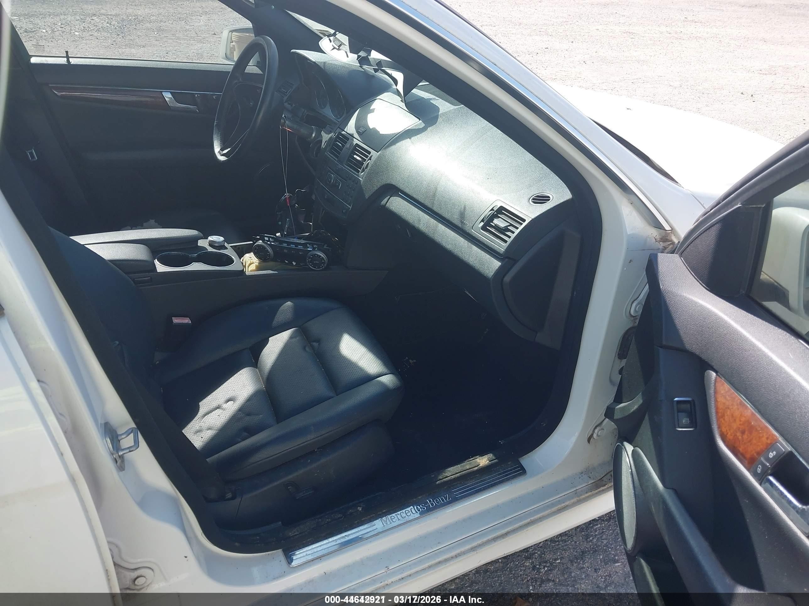 2011 Mercedes-benz C 300 Sport 4matic Белый vin: WDDGF8BB3BR176930