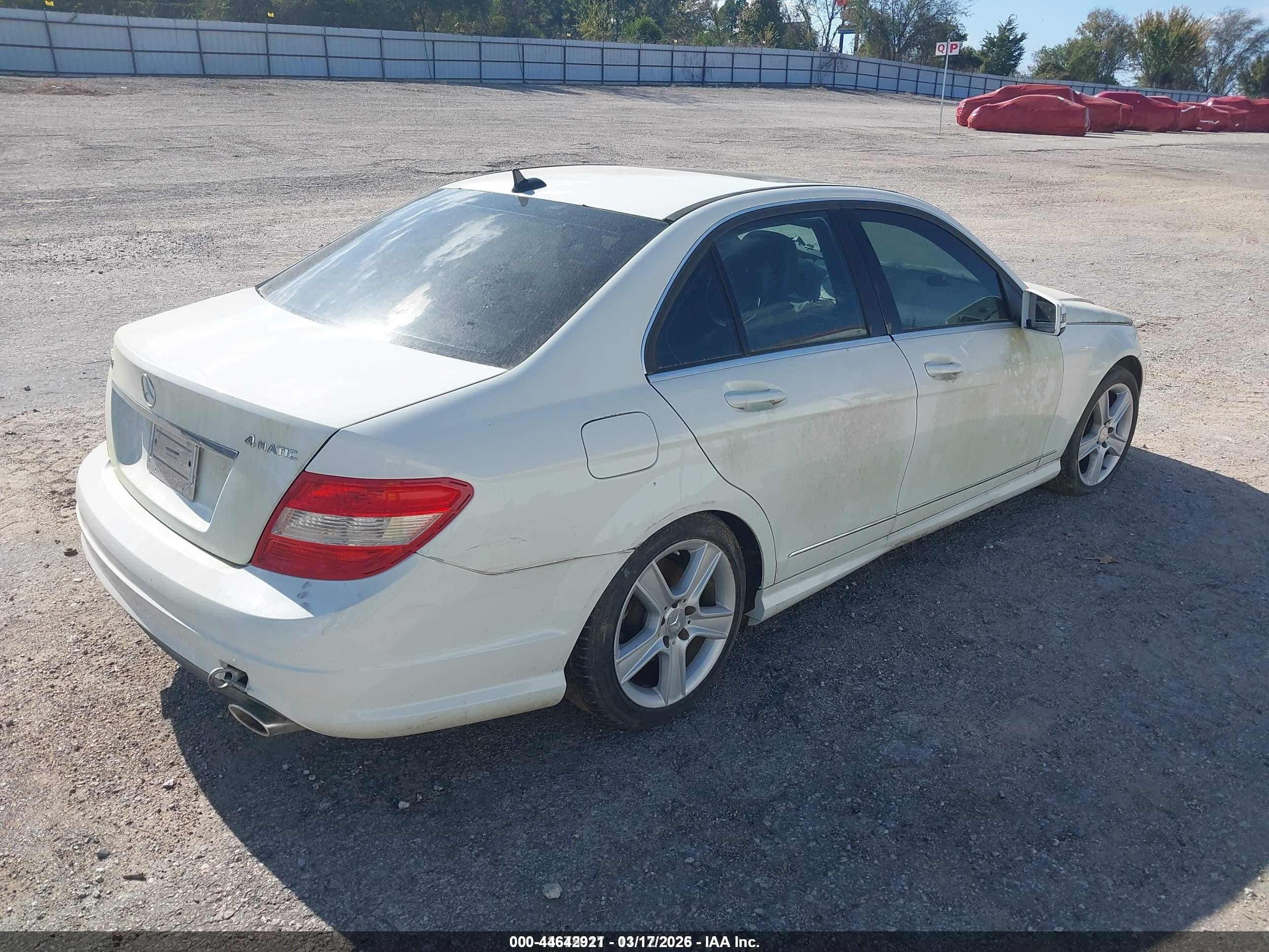 2011 Mercedes-benz C 300 Sport 4matic Белый vin: WDDGF8BB3BR176930