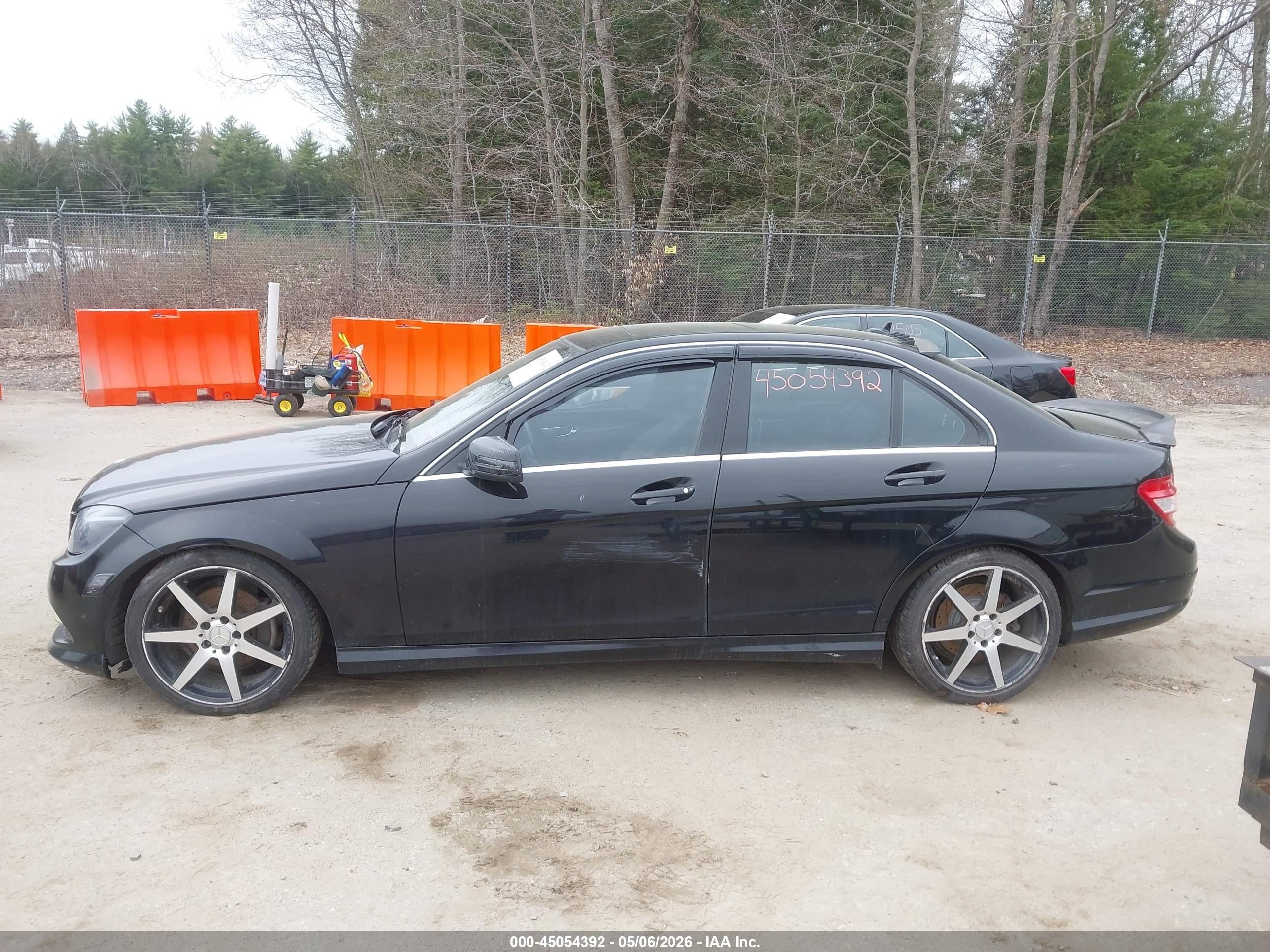2011 Mercedes-benz C 300 Luxury 4matic/sport 4matic Black vin: WDDGF8BB3BR179536