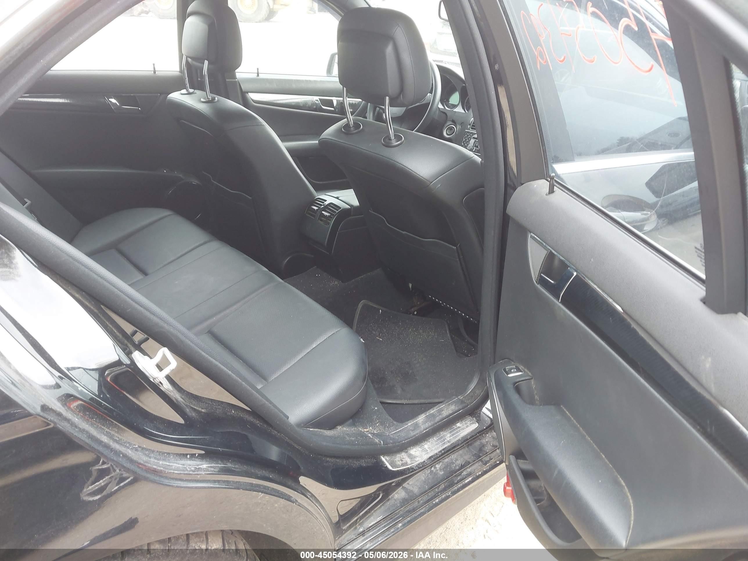 2011 Mercedes-benz C 300 Luxury 4matic/sport 4matic Black vin: WDDGF8BB3BR179536