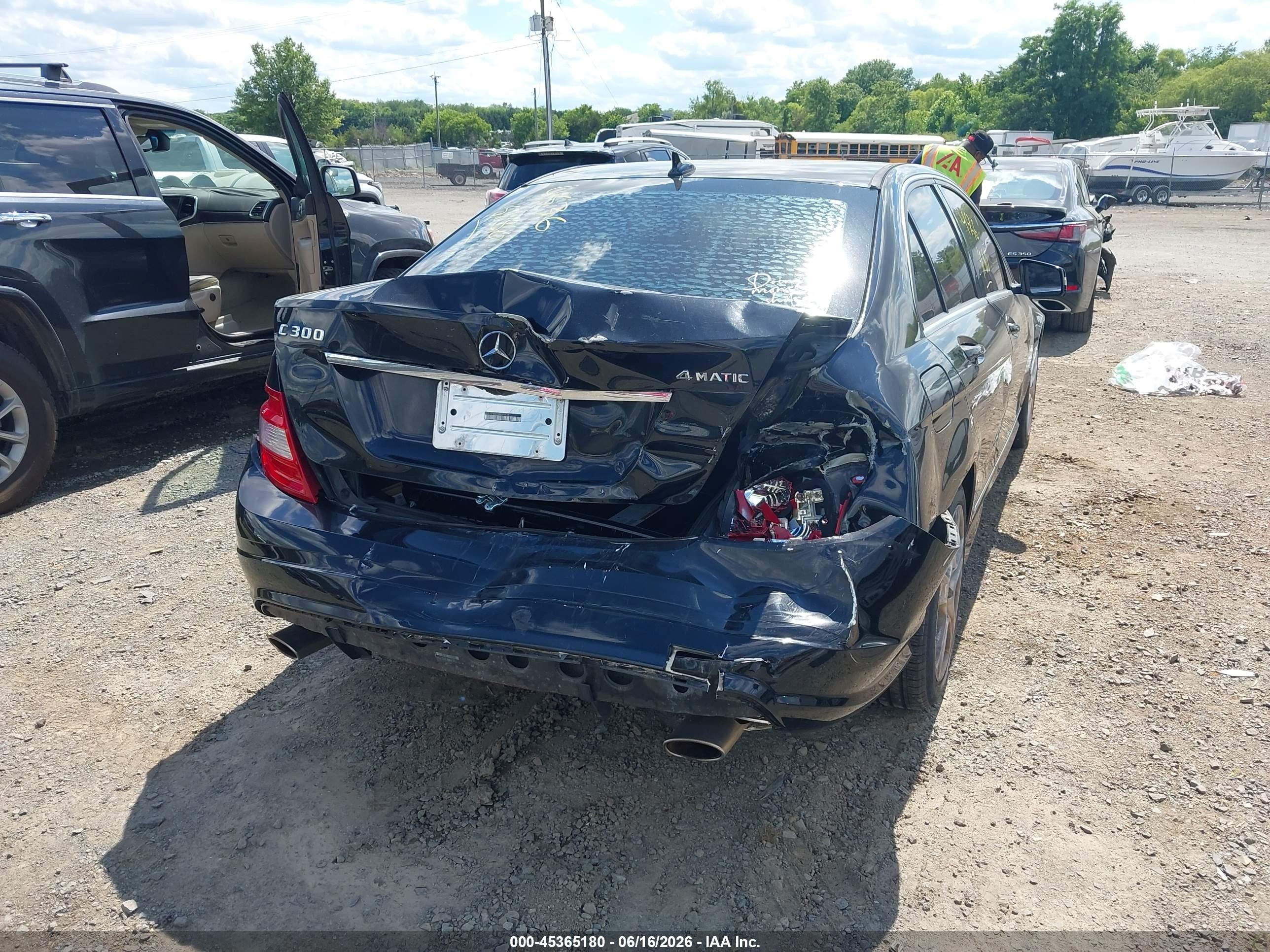 2011 Mercedes-benz C 300 Luxury 4matic/sport 4matic Черный vin: WDDGF8BB3BR186521