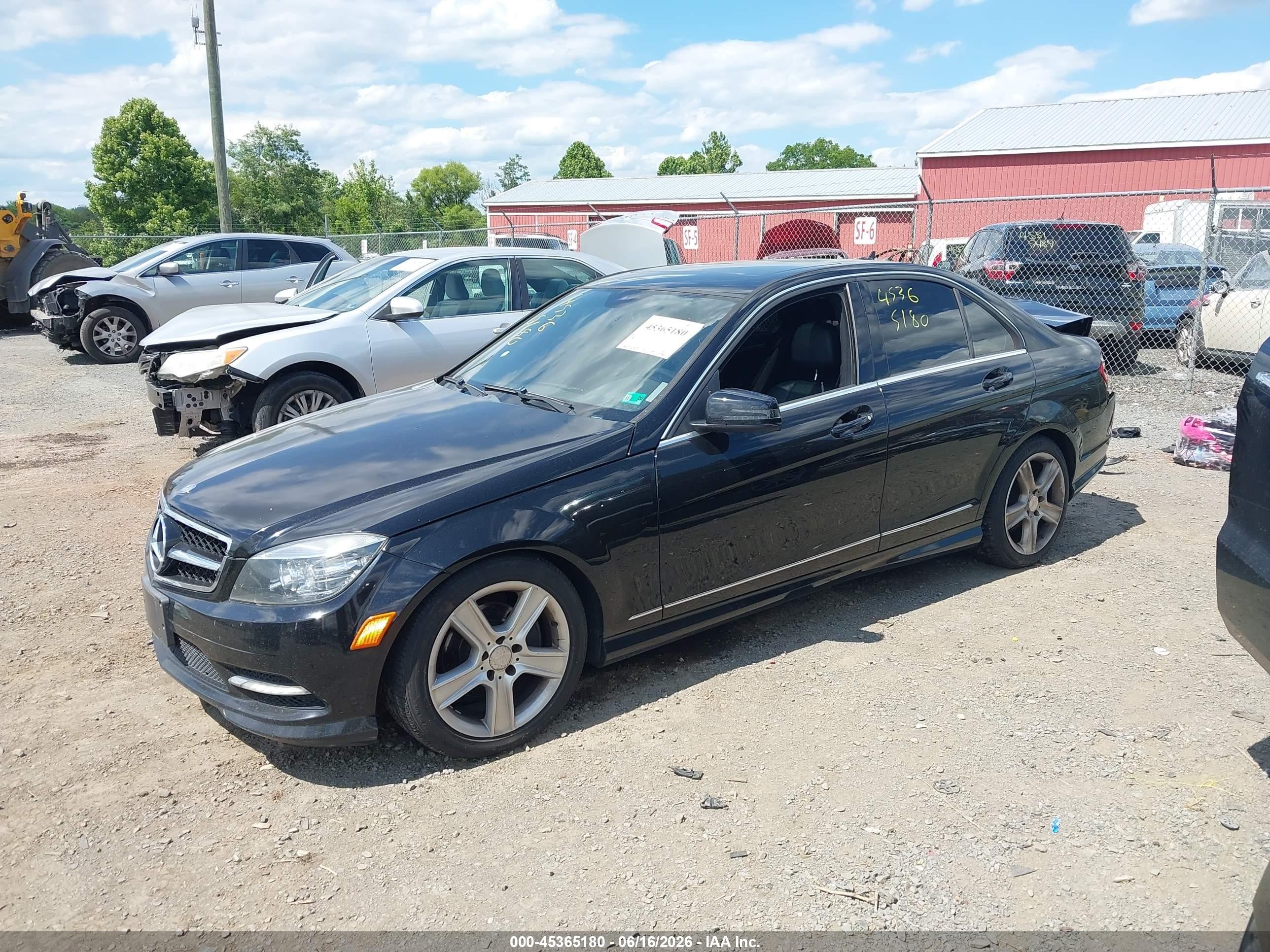 2011 Mercedes-benz C 300 Luxury 4matic/sport 4matic Черный vin: WDDGF8BB3BR186521