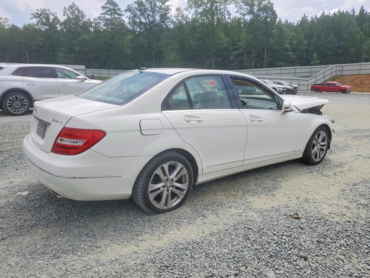 2012 Mercedes-benz C 300 4matic Белый vin: WDDGF8BB3CF894481
