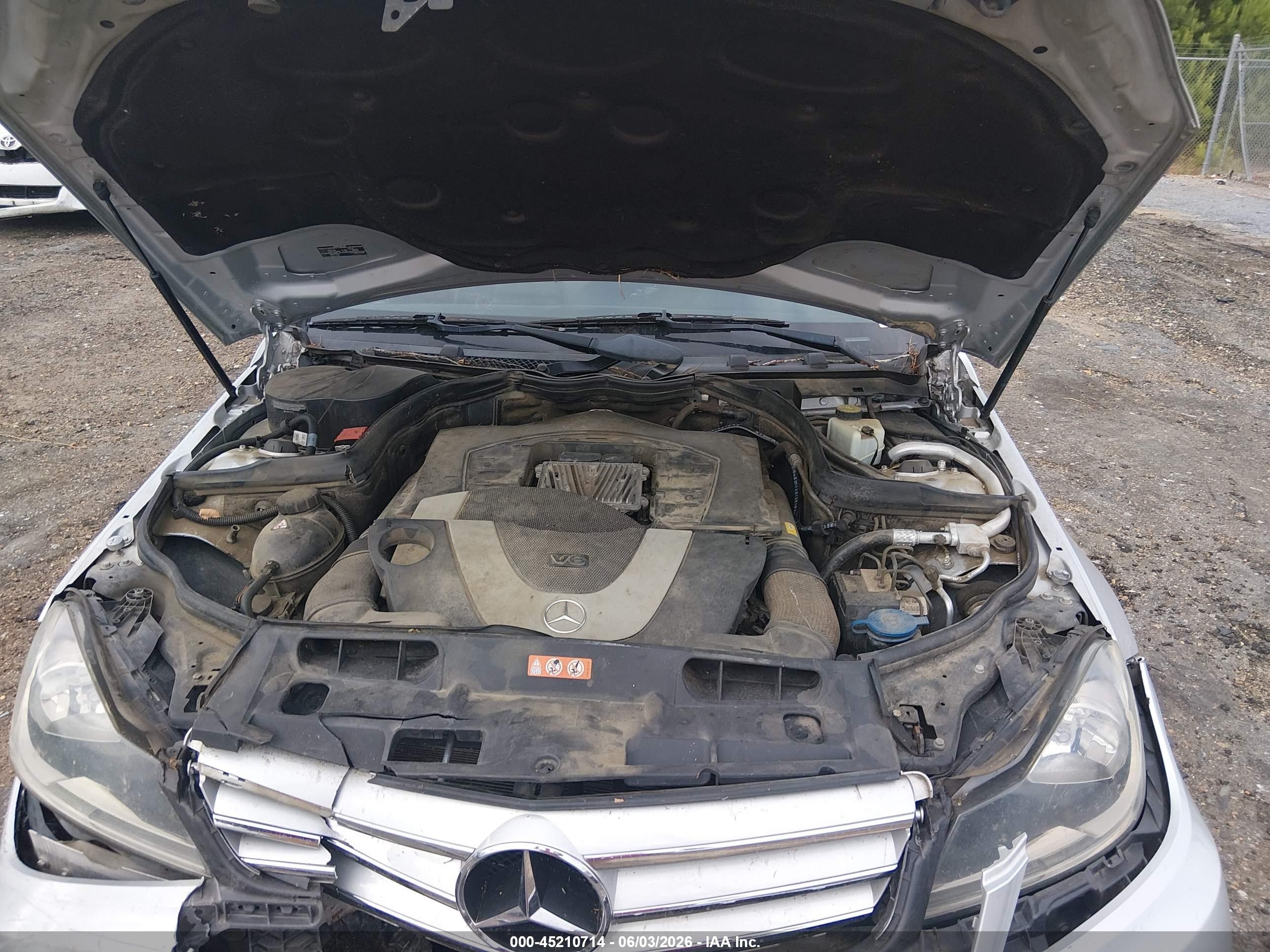 2012 Mercedes-benz C 300 Luxury 4matic/sport 4matic Silver vin: WDDGF8BB3CR207207