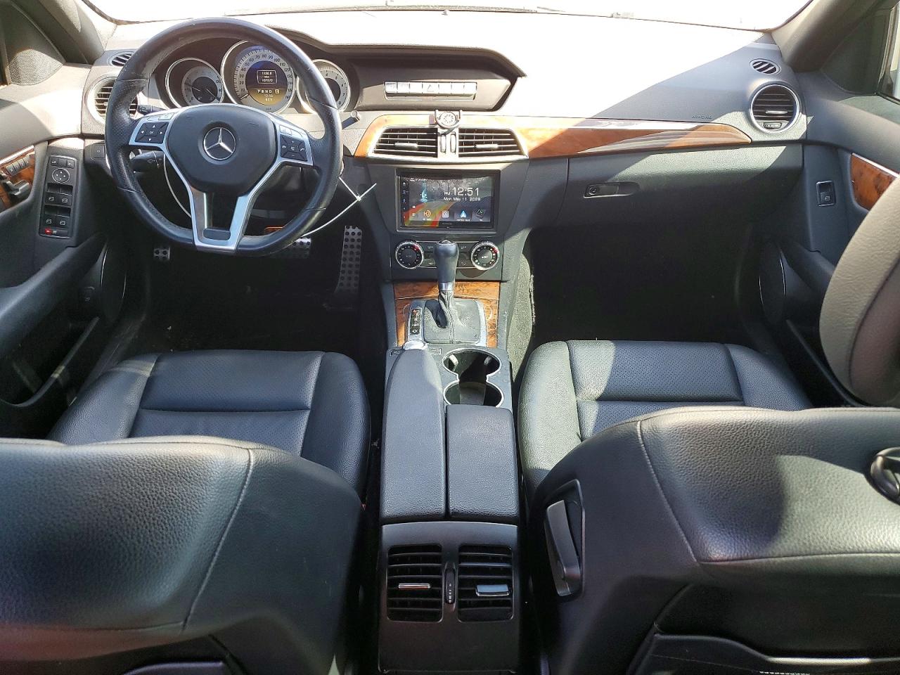 2012 Mercedes-benz C 300 4matic Белый vin: WDDGF8BB3CR210320