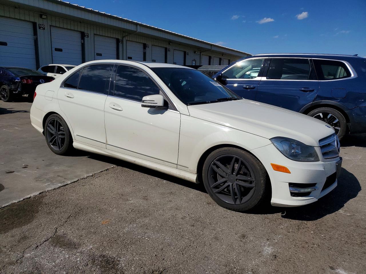 2012 Mercedes-benz C 300 4matic Белый vin: WDDGF8BB3CR210320