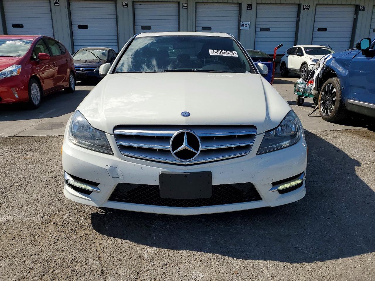 2012 Mercedes-benz C 300 4matic Белый vin: WDDGF8BB3CR210320