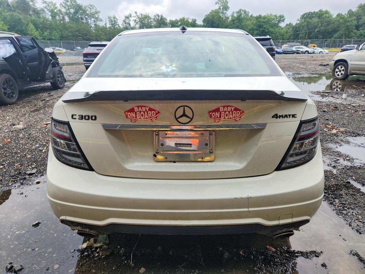 2012 Mercedes-benz C 300 4matic White vin: WDDGF8BB3CR226324