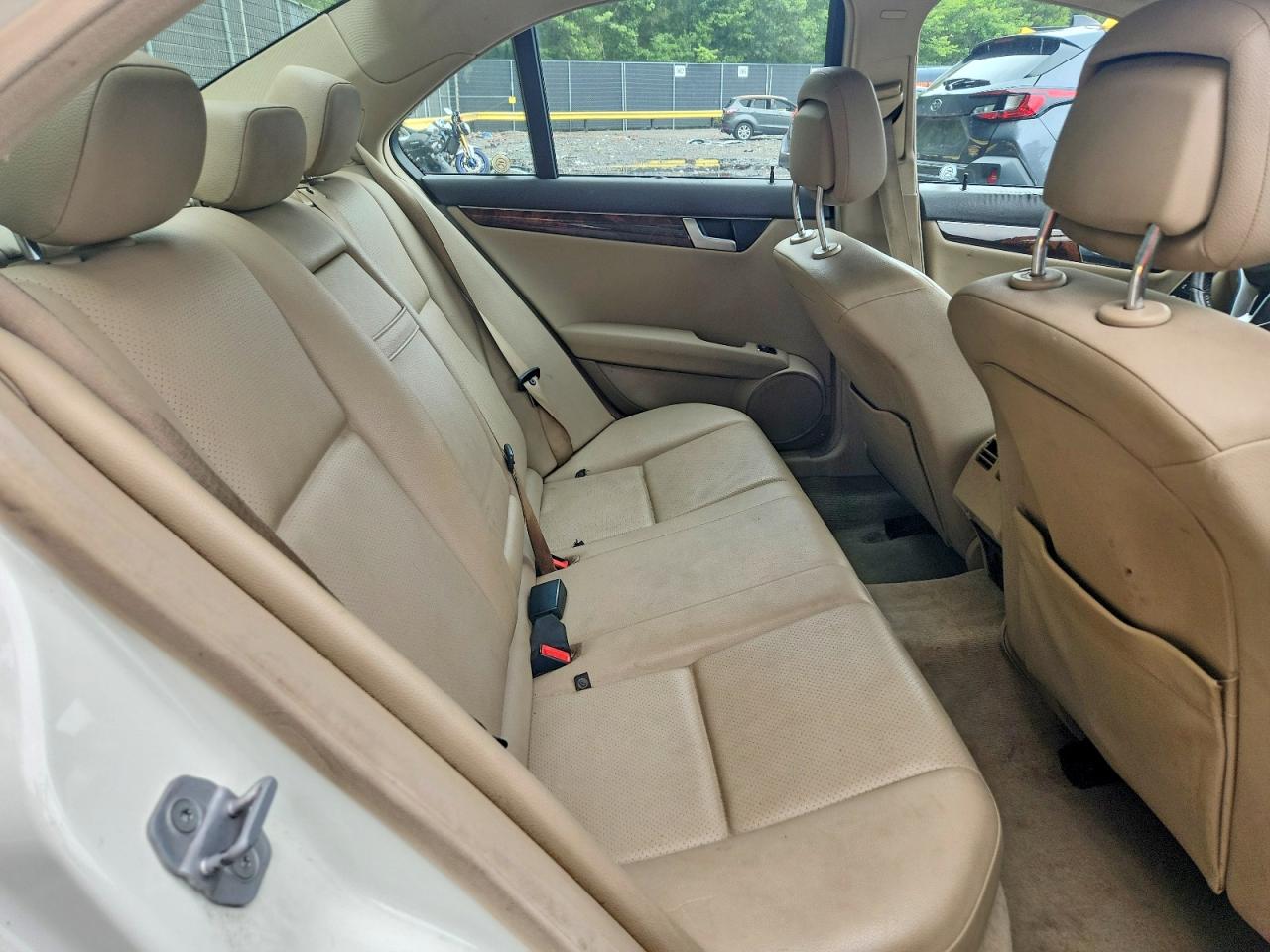 2012 Mercedes-benz C 300 4matic White vin: WDDGF8BB3CR226324