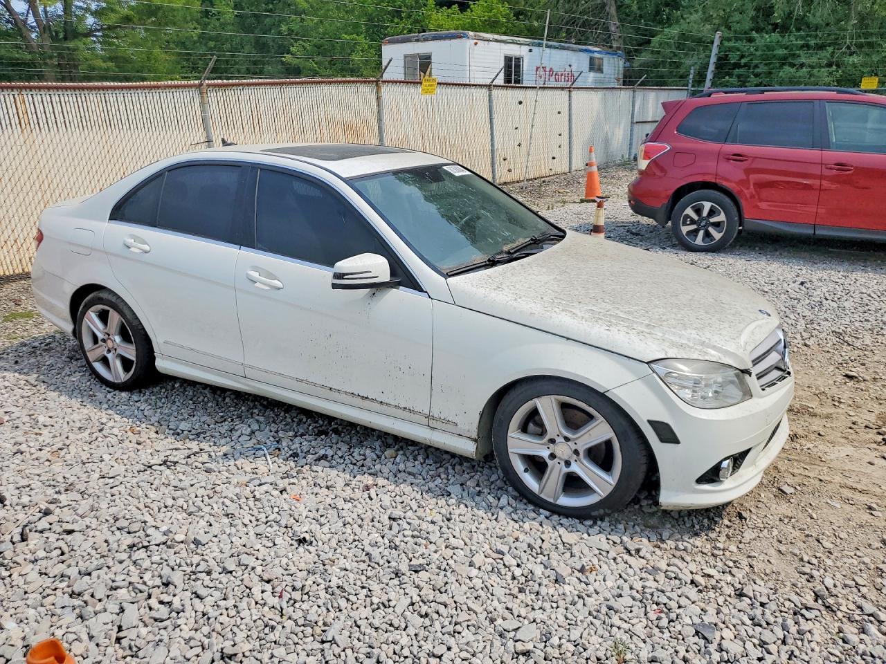 2010 Mercedes-benz C 300 4matic Белый vin: WDDGF8BB4AR106206