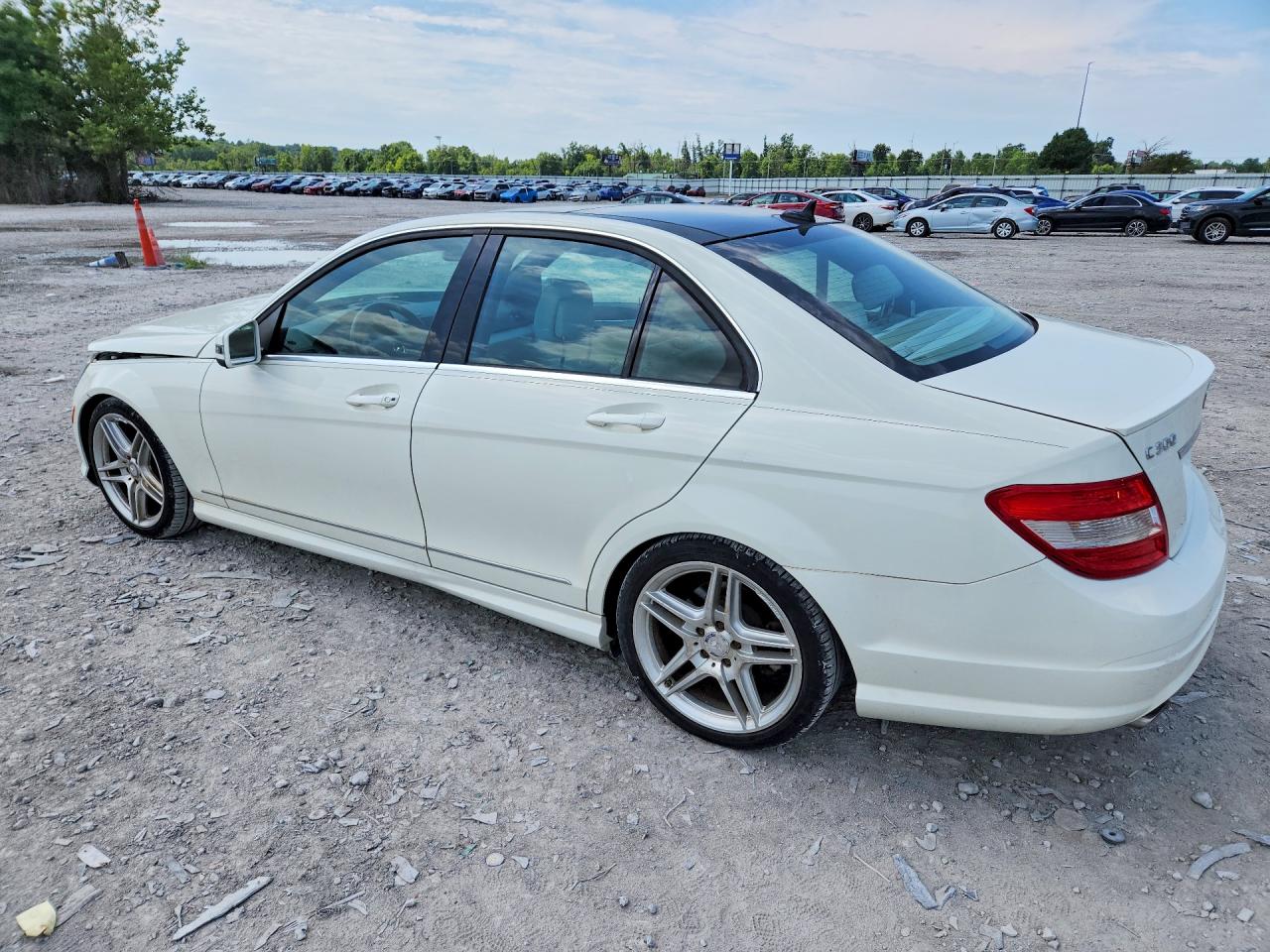 2011 Mercedes-benz C 300 4matic White vin: WDDGF8BB4BA505908