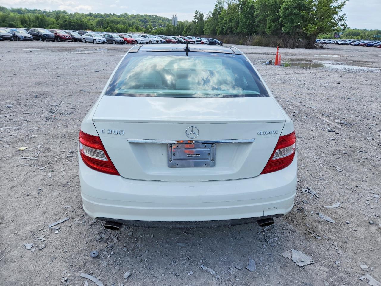 2011 Mercedes-benz C 300 4matic White vin: WDDGF8BB4BA505908