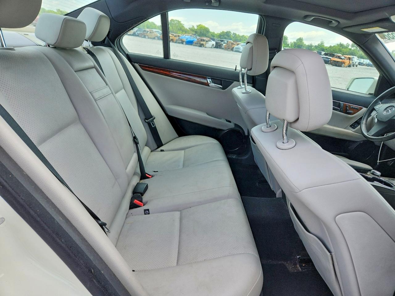 2011 Mercedes-benz C 300 4matic White vin: WDDGF8BB4BA505908